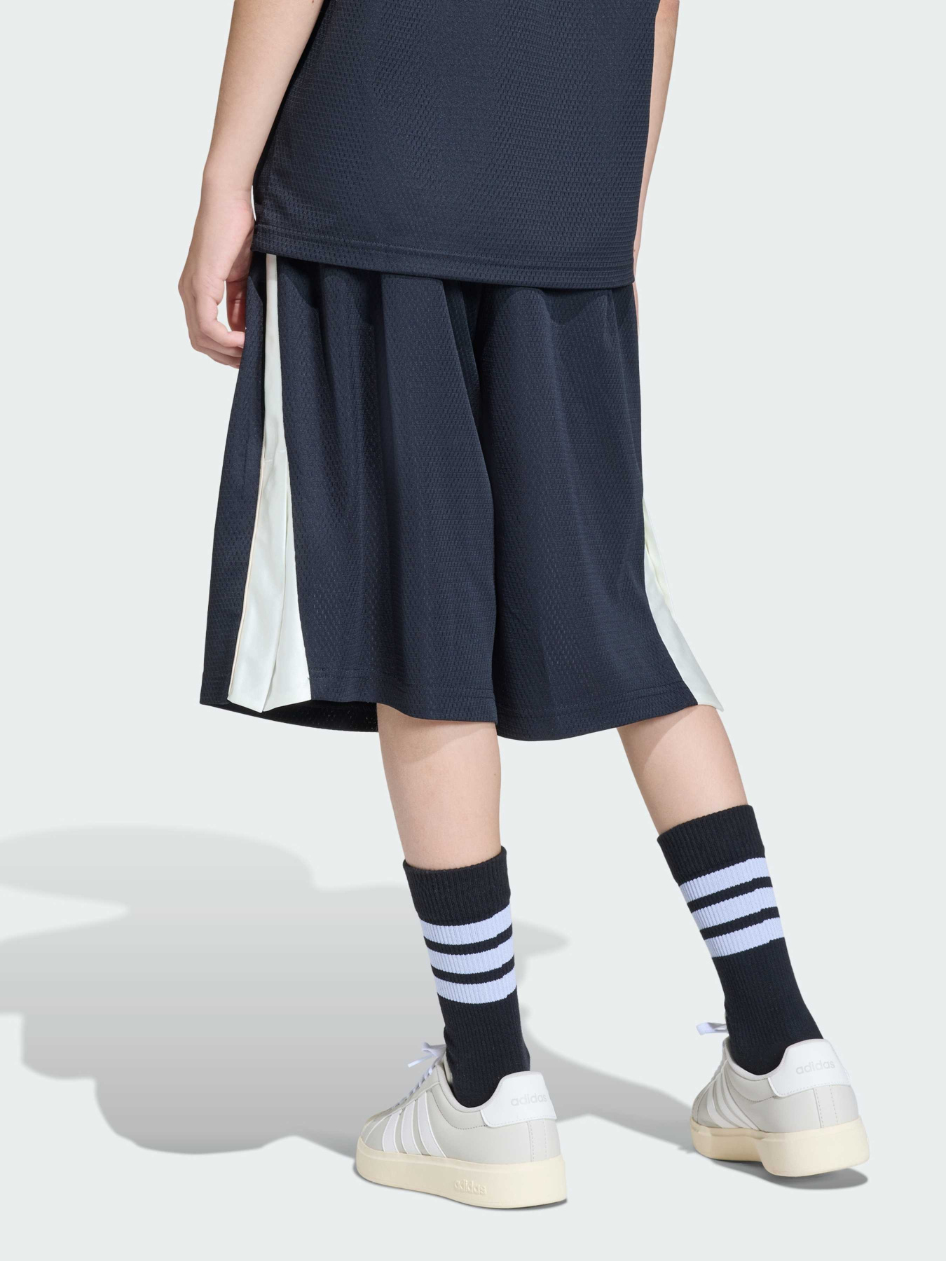 Повсякденні шорти Adidas модель KC4640 Фото