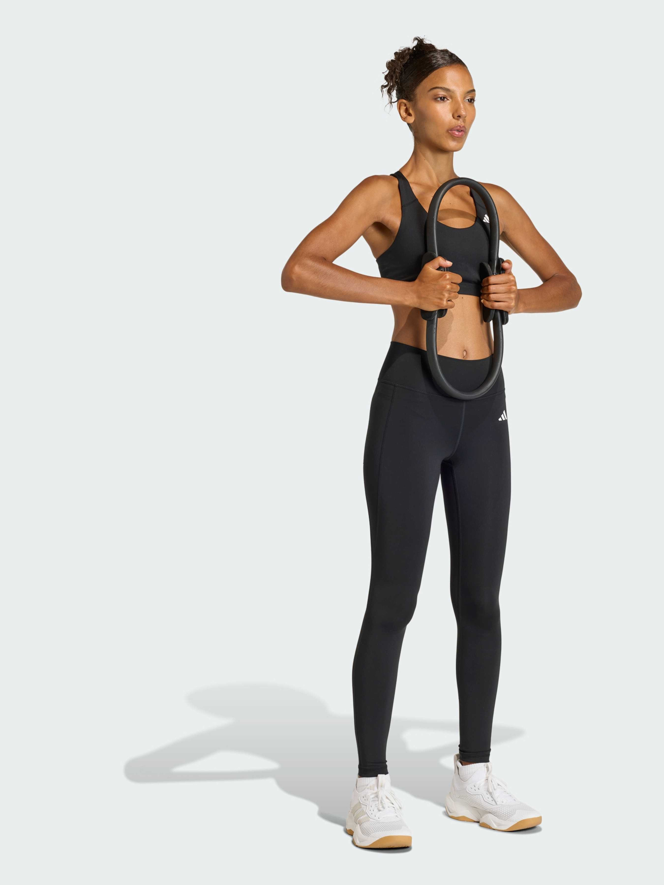 Топ спортивный Adidas модель JN6892 Фото