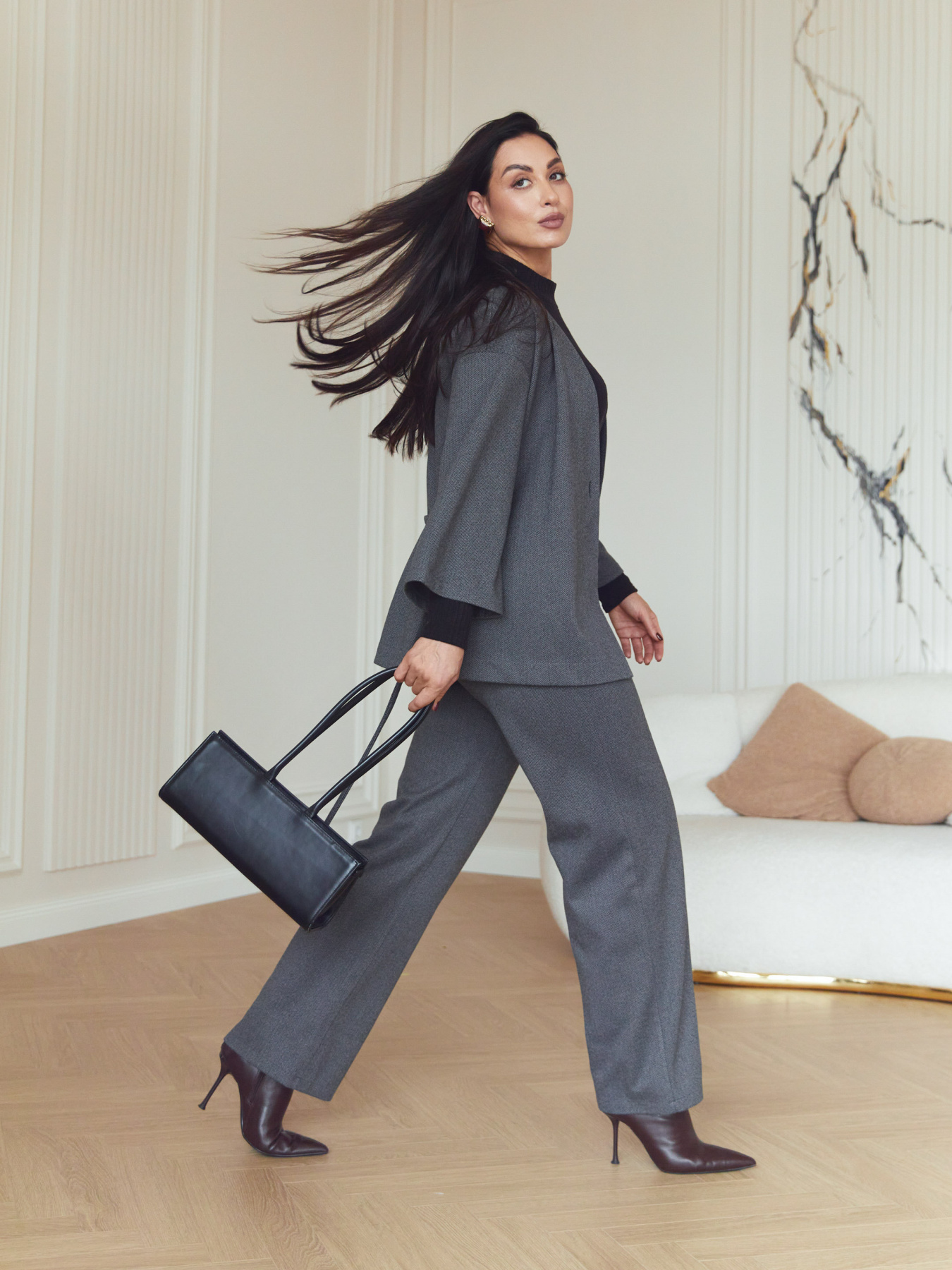 Классические штаны Seventeen модель 2345.6546 Фото