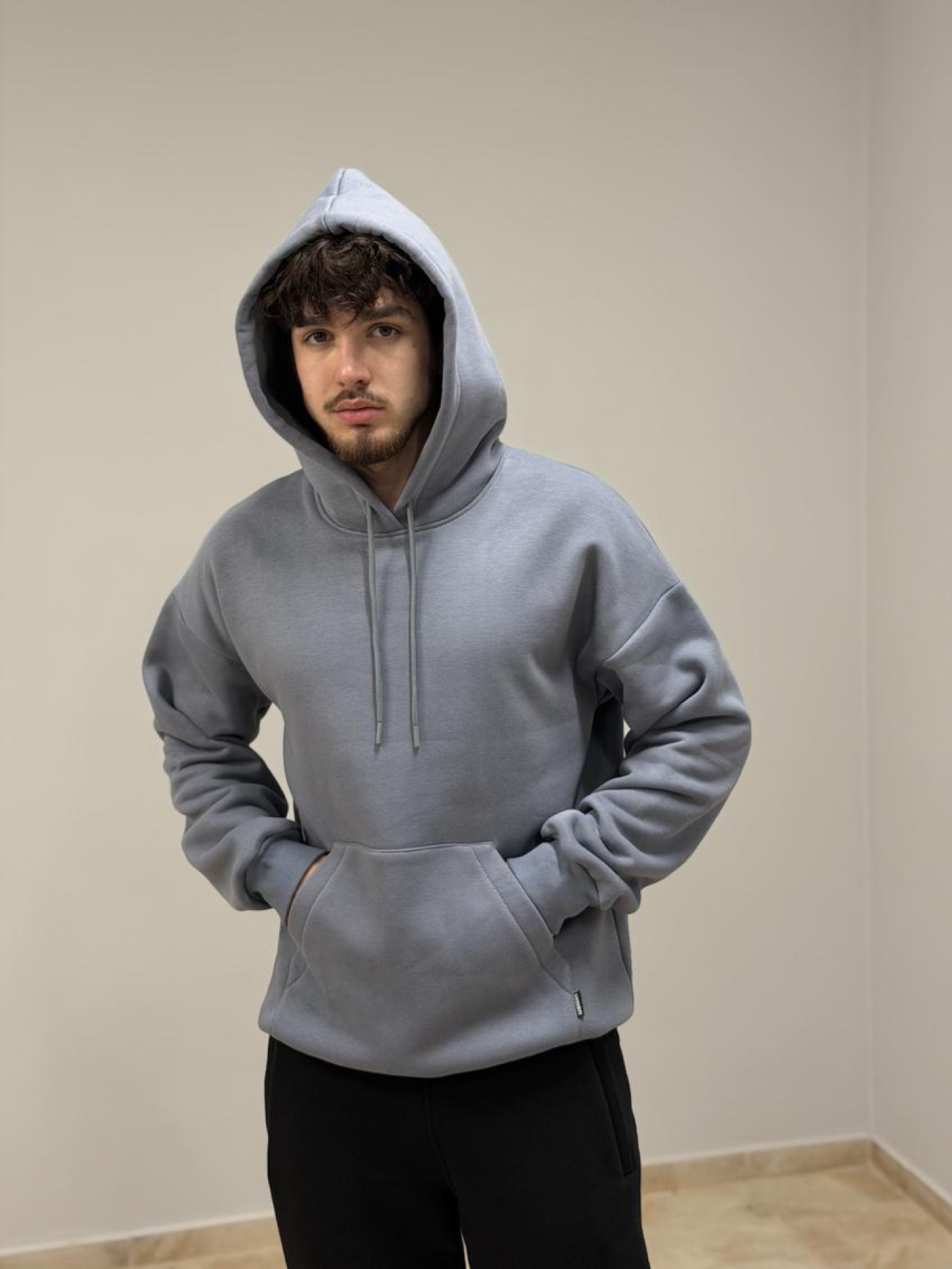 Худи с капюшоном мужской серый модель M0210.4-1052 Фото