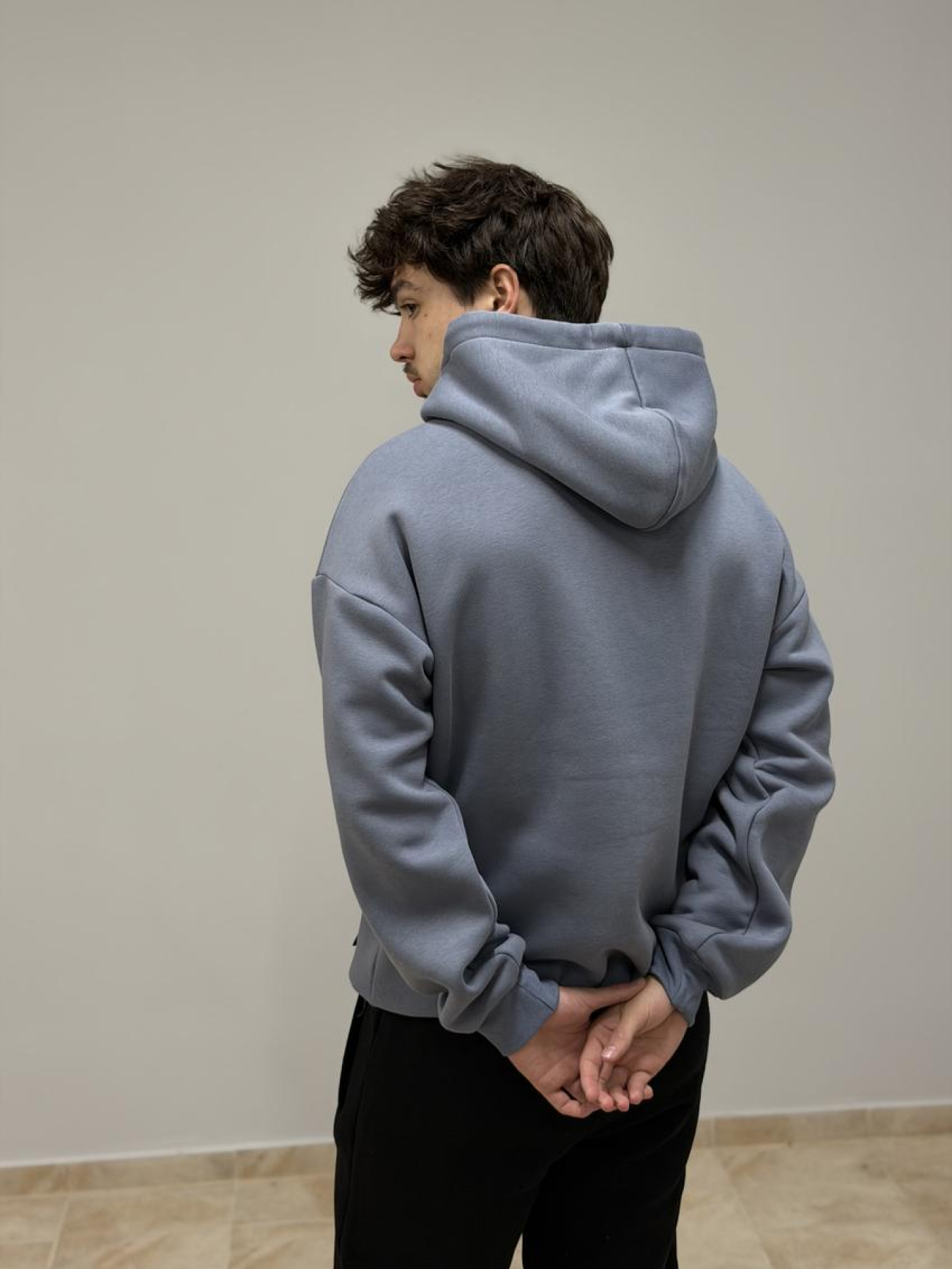 Худи с капюшоном мужской серый модель M0210.4-1052 Фото