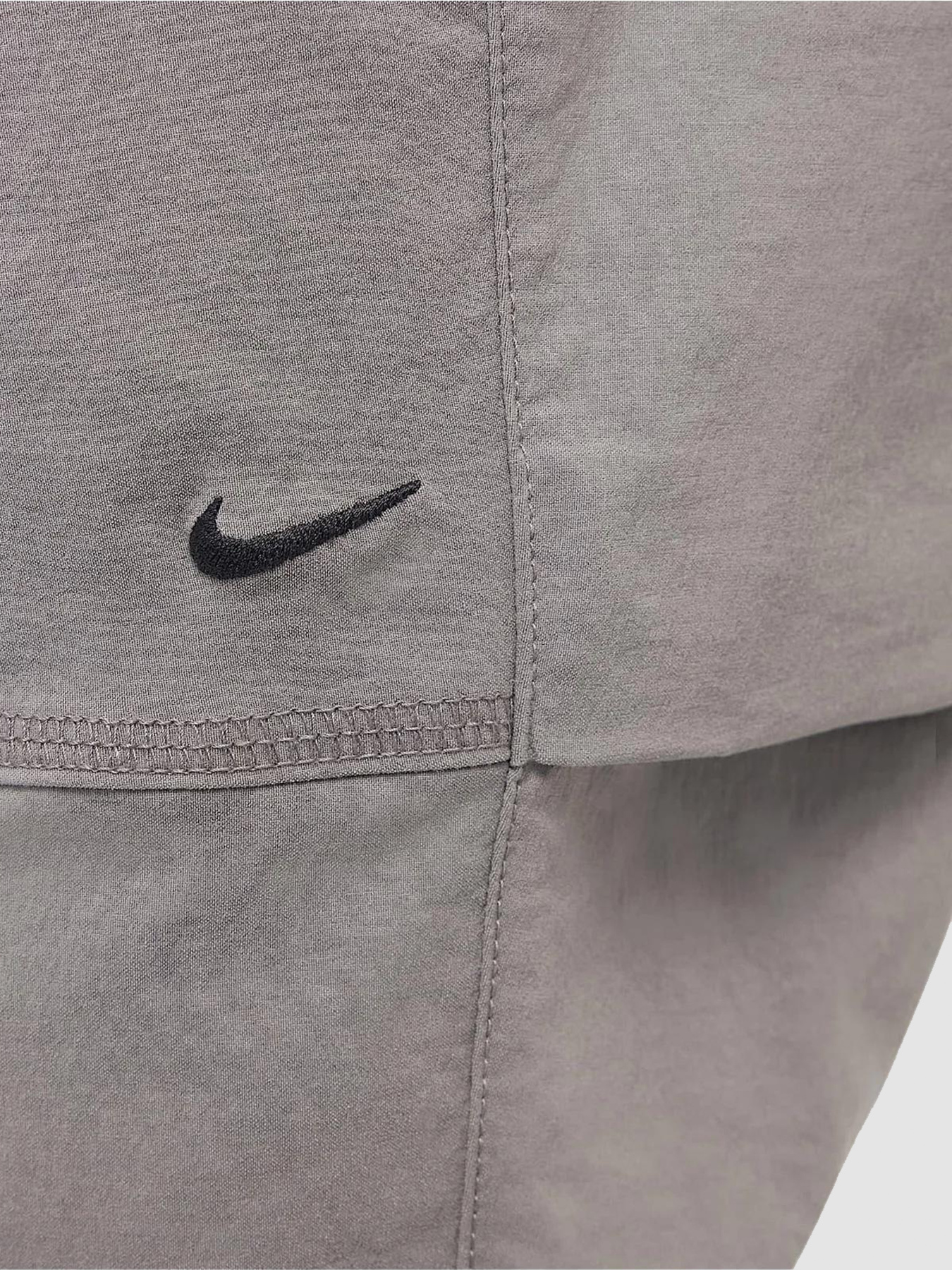 Повседневные штаны NIKE Tech Woven Grey модель HM8241-014 Фото