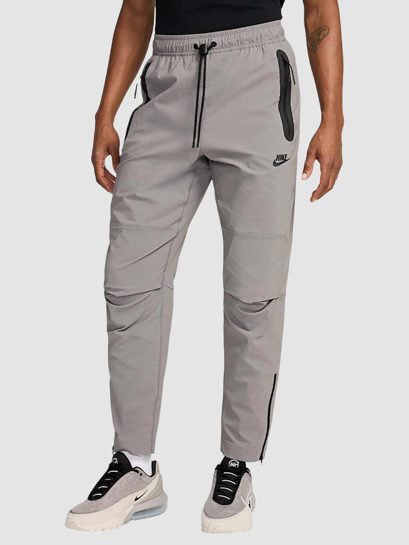 Повседневные штаны NIKE Tech Woven Grey модель HM8241-014 Фото
