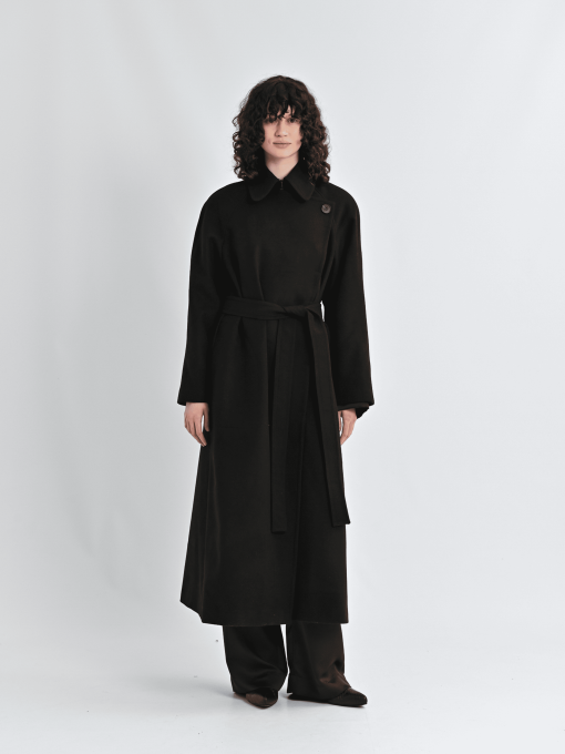 Пальто чорне максі з косим бортом модель 500435 Фото