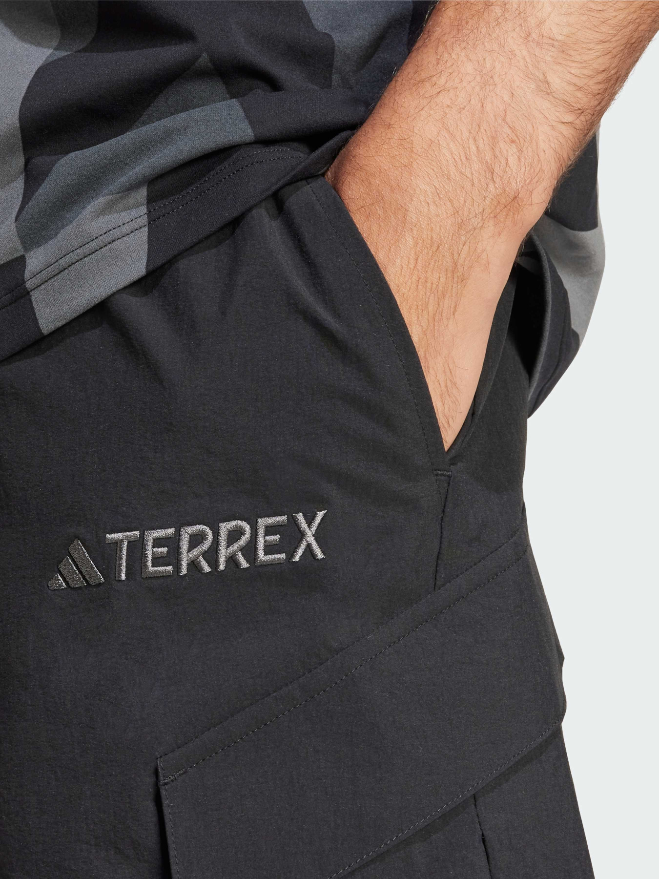 Повседневные шорты Adidas модель JE9420 Фото