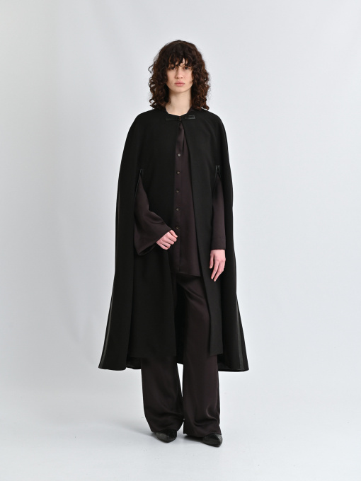 Кейп з чорної пальтовки в дрібну смужку модель 500450 Фото