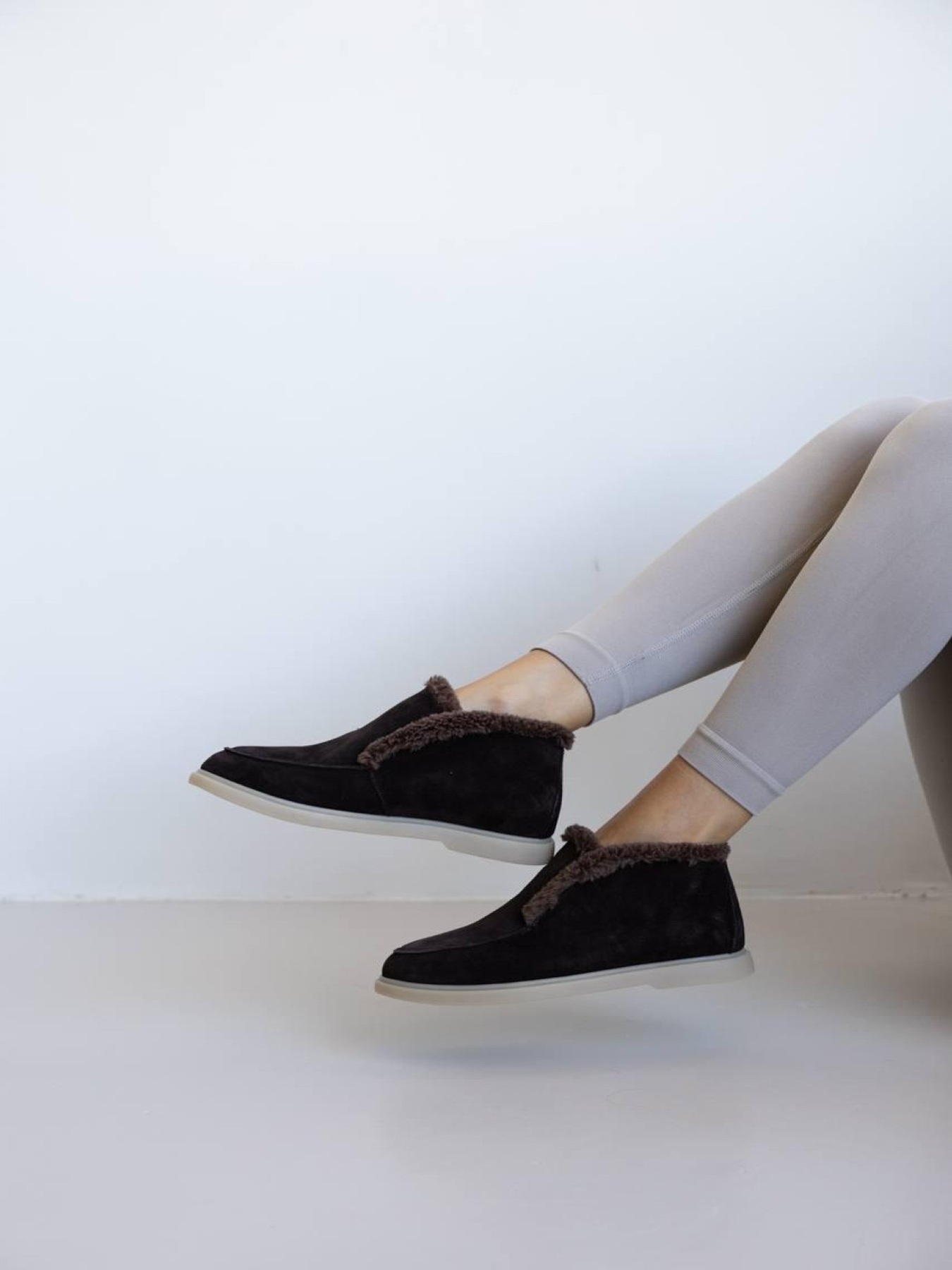 Высокие замшевые лоферы с опушкой и меховым подкладом какао (157/8387) модель P_230375-S37_230375 Фото