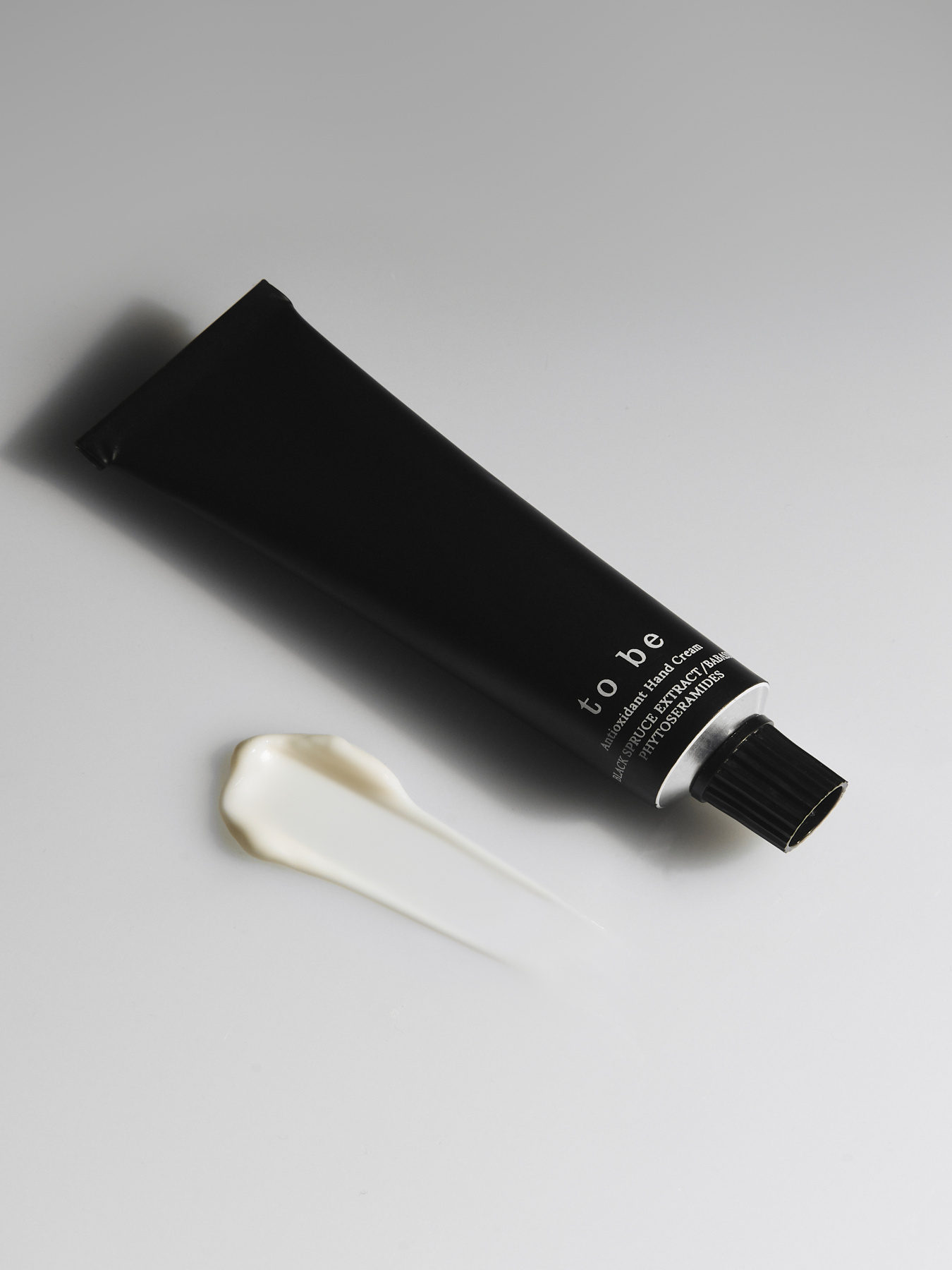 Антиоксидантний крем для рук з фітоцерамідами та екстрактом кори чорної ялини To be модель ahc_tobe Антиоксидантний крем для рук з фітоцерамідами та екстрактом кори чорної ялини To be модель ahc_tobe Фото