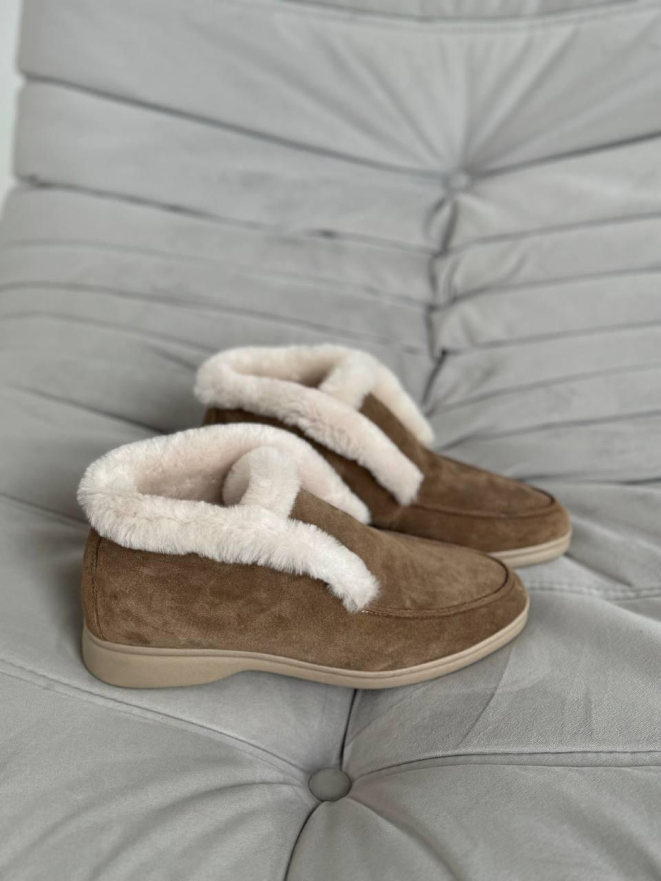 Высокие замшевые лоферы с опушкой и подкладом из овчины дерево (157/хилари2) модель P_205540-S36_245683 Фото