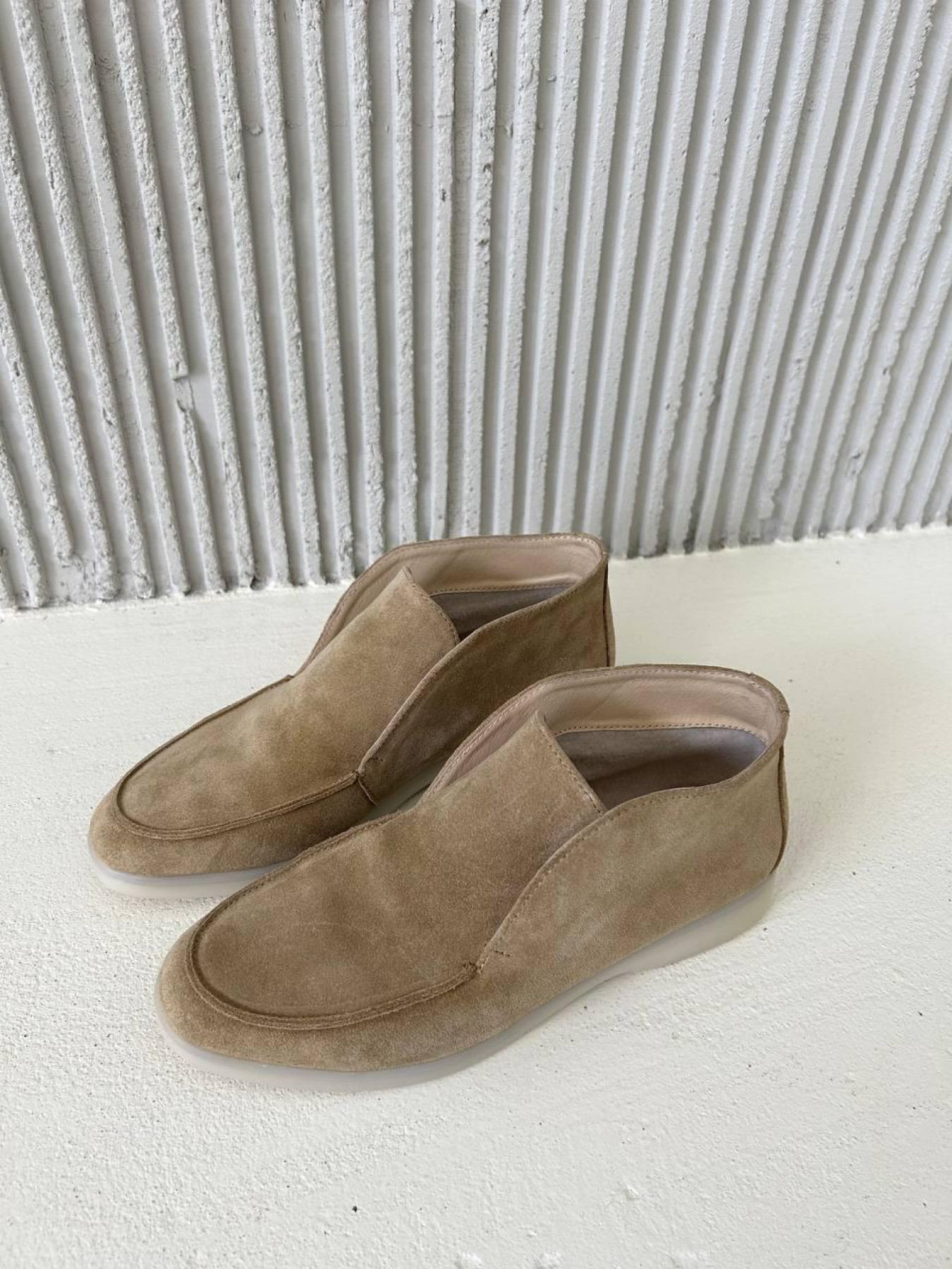 Женские высокие замшевые лоферы с кожаной подкладкой кемел (157/хилари2) модель P_160740-S37_164502 Фото