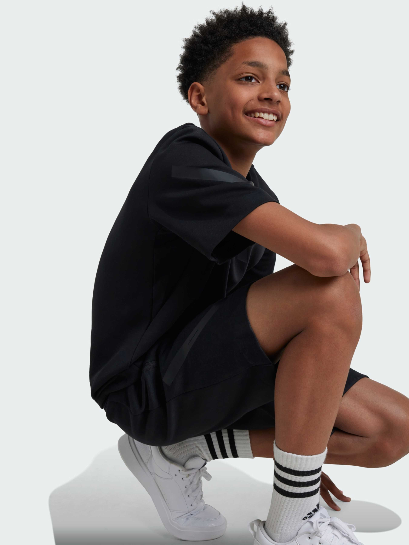 Повседневные шорты Adidas ZNE модель JF2496 Повседневные шорты Adidas ZNE модель JF2496 Фото