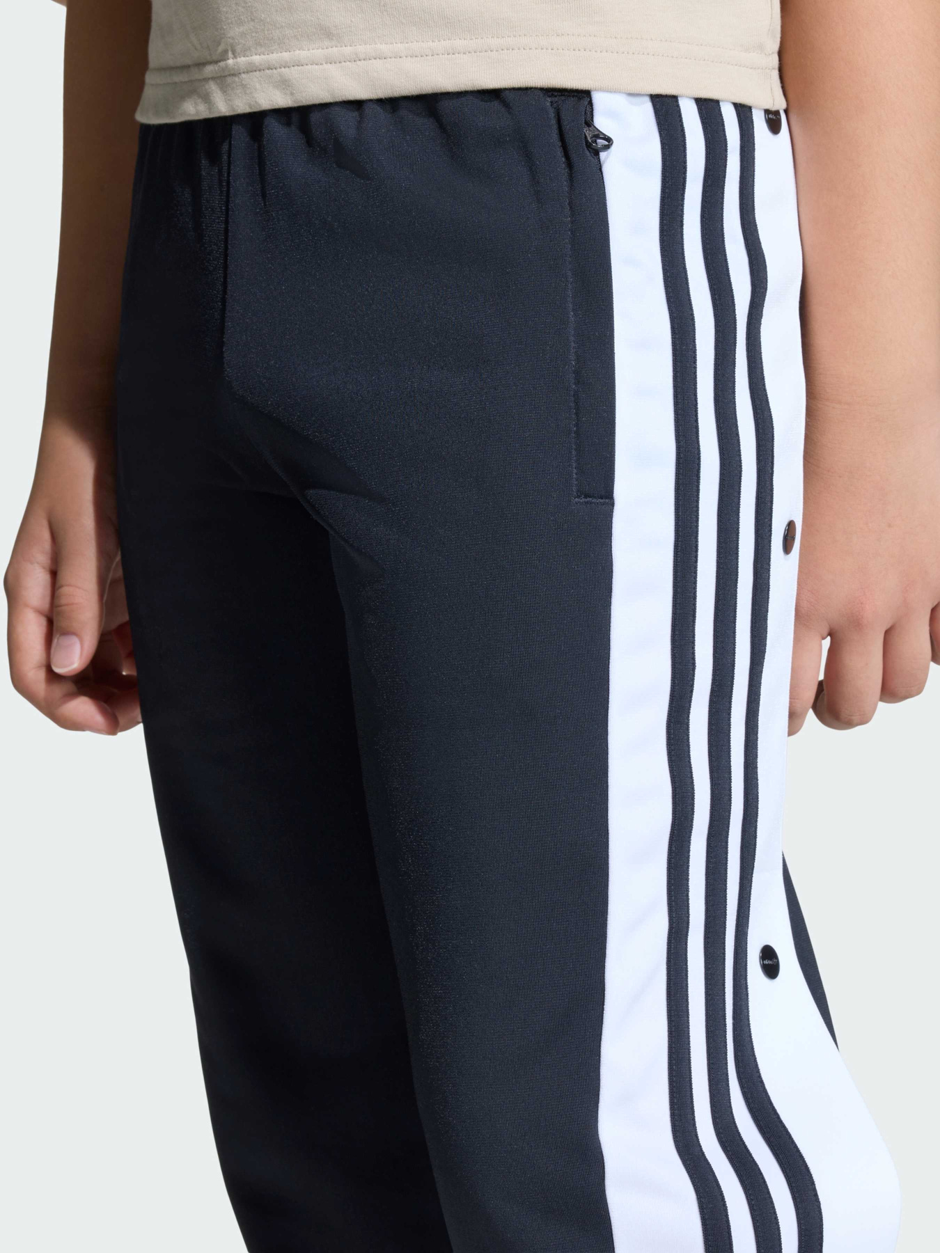 Повседневные штаны Adidas Adicolor модель KD3989 Повседневные штаны Adidas Adicolor модель KD3989 Фото