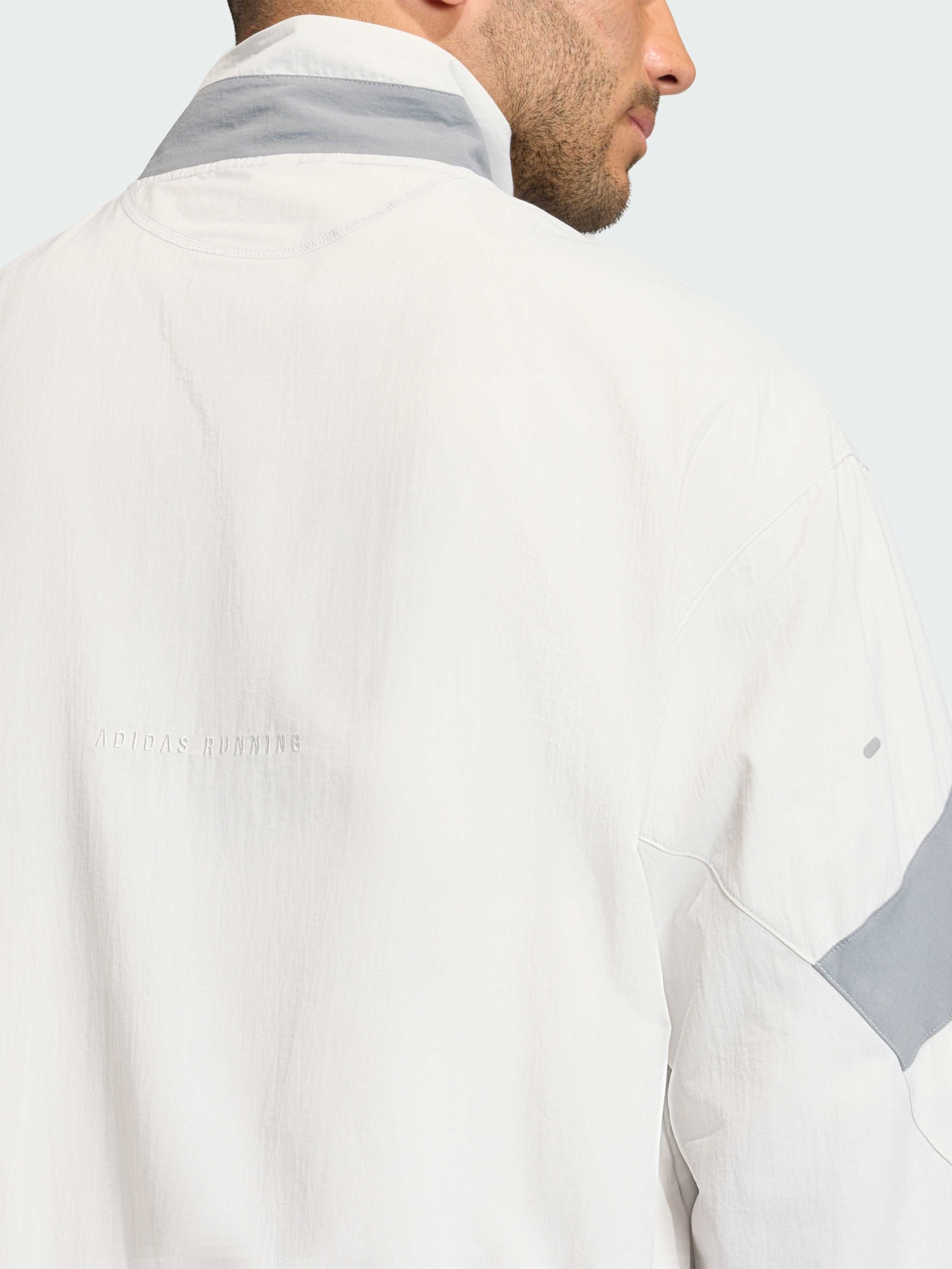 Ветровка Adidas модель JY7451 Ветровка Adidas модель JY7451 Фото