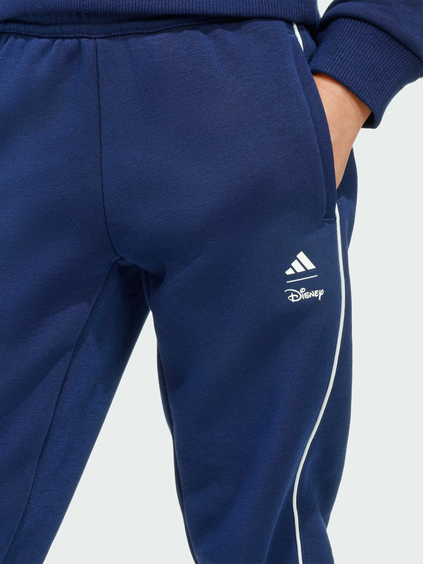 Спортивный костюм Adidas x Disney модель JZ3560 Спортивный костюм Adidas x Disney модель JZ3560 Фото