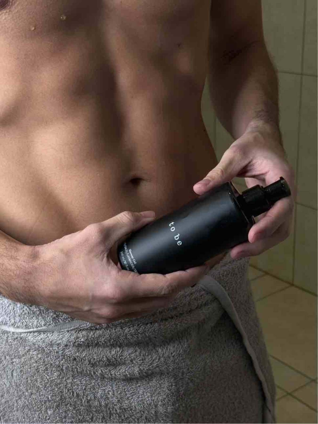 Увлажняющий гель для душа с экстрактом миндаля и тростниковым сахаром To be модель sga_tobe Увлажняющий гель для душа с экстрактом миндаля и тростниковым сахаром To be модель sga_tobe Фото