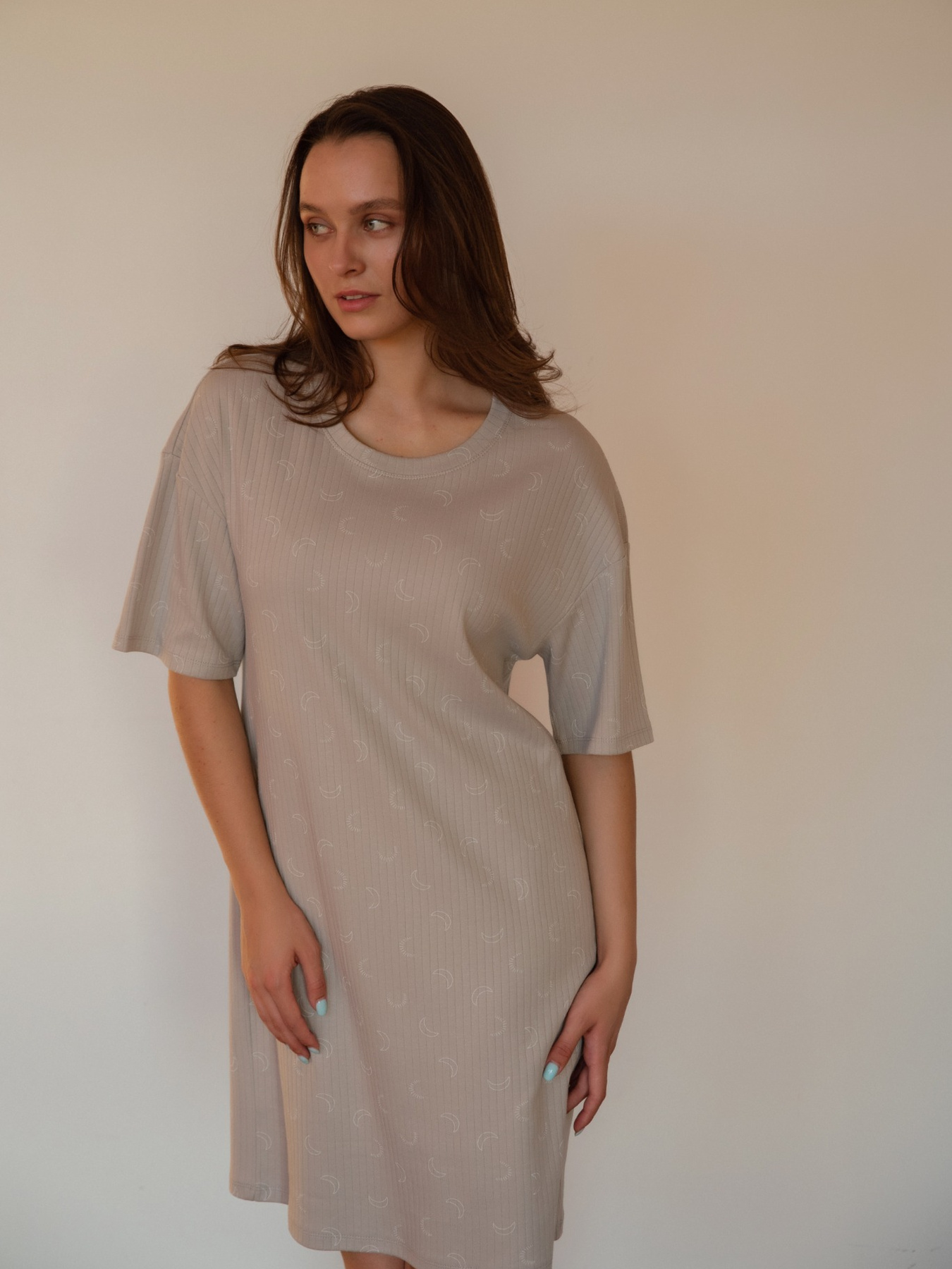 Домашня туніка-футболка, колір Мокко/Місяць модель 1632-19 Фото