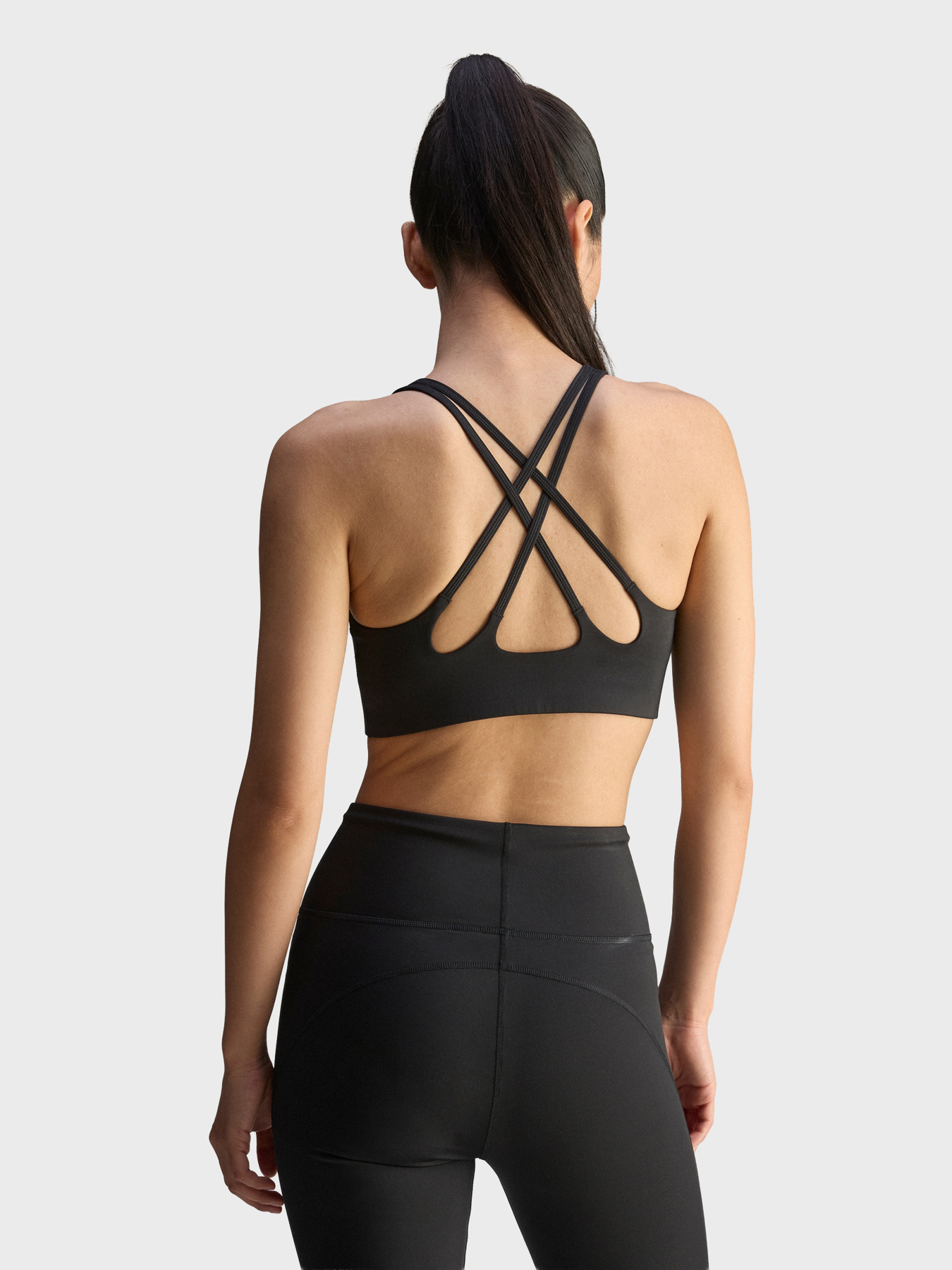 Топ спортивный Adidas модель JW1997 Фото