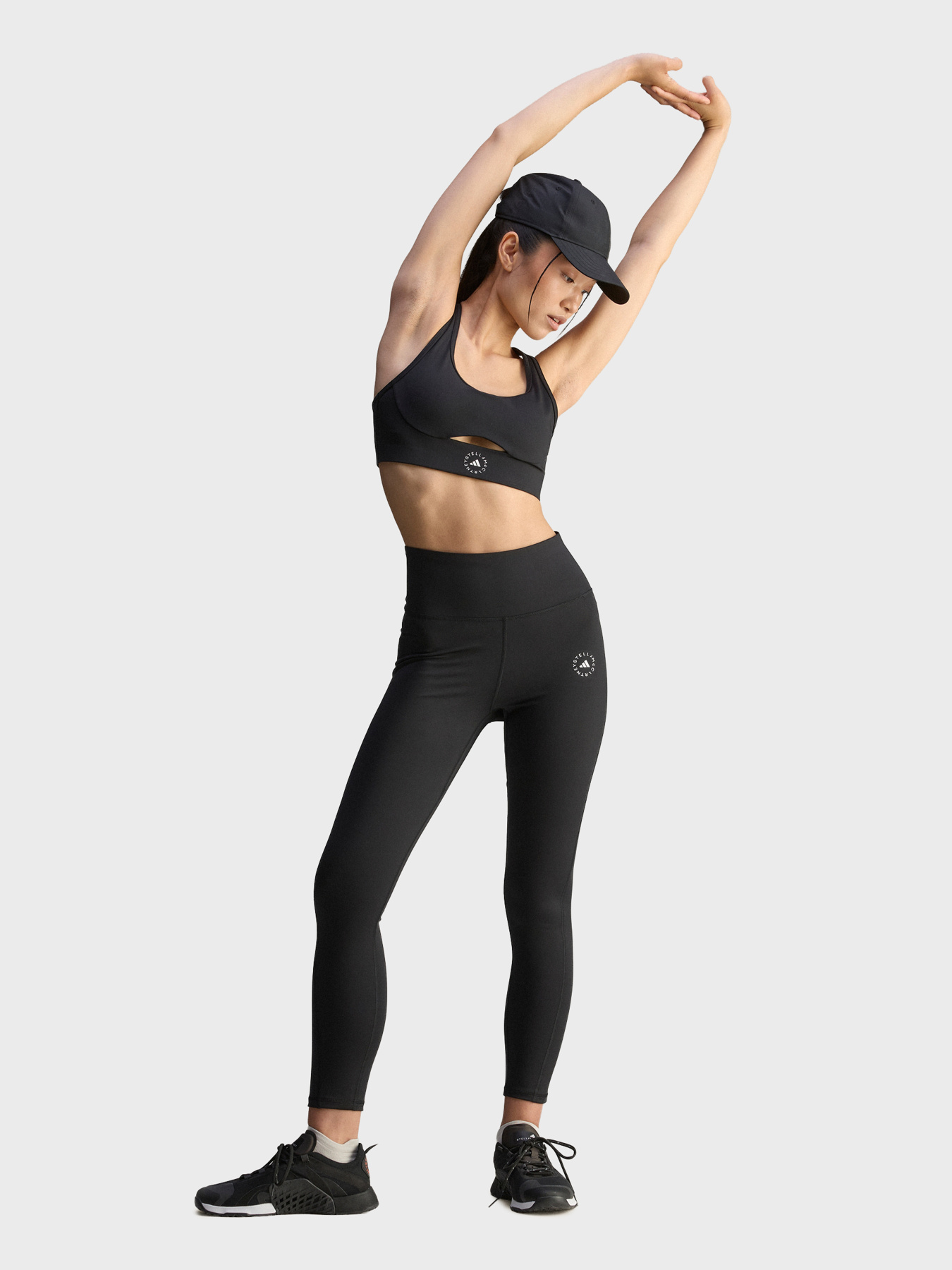 Спортивный топ Adidas модель JW1997 Спортивный топ Adidas модель JW1997 Фото