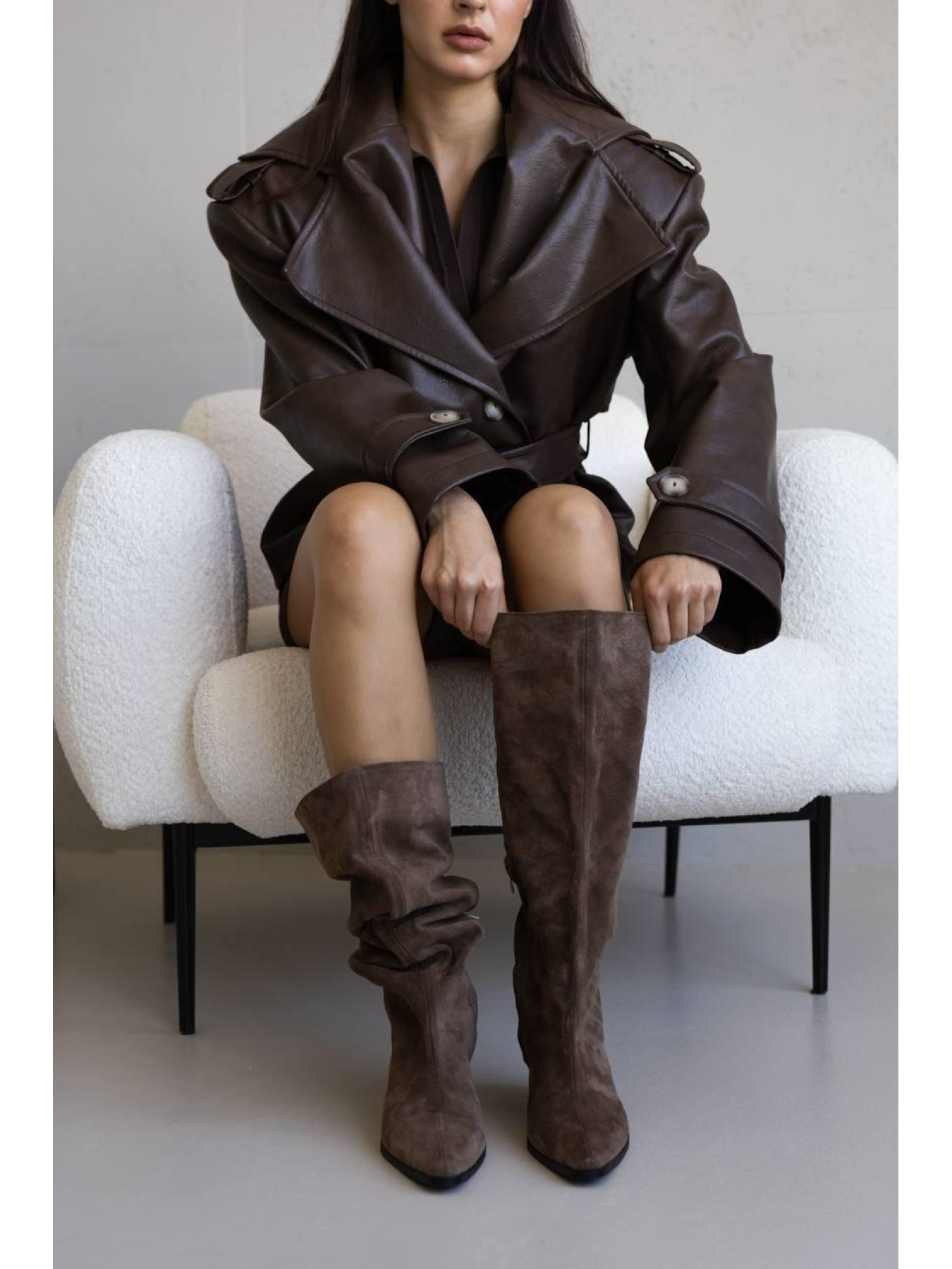 Замшевые сапоги-трубы на байке в цвете тофи (622/4086) модель P_238609-S39_244907 Фото