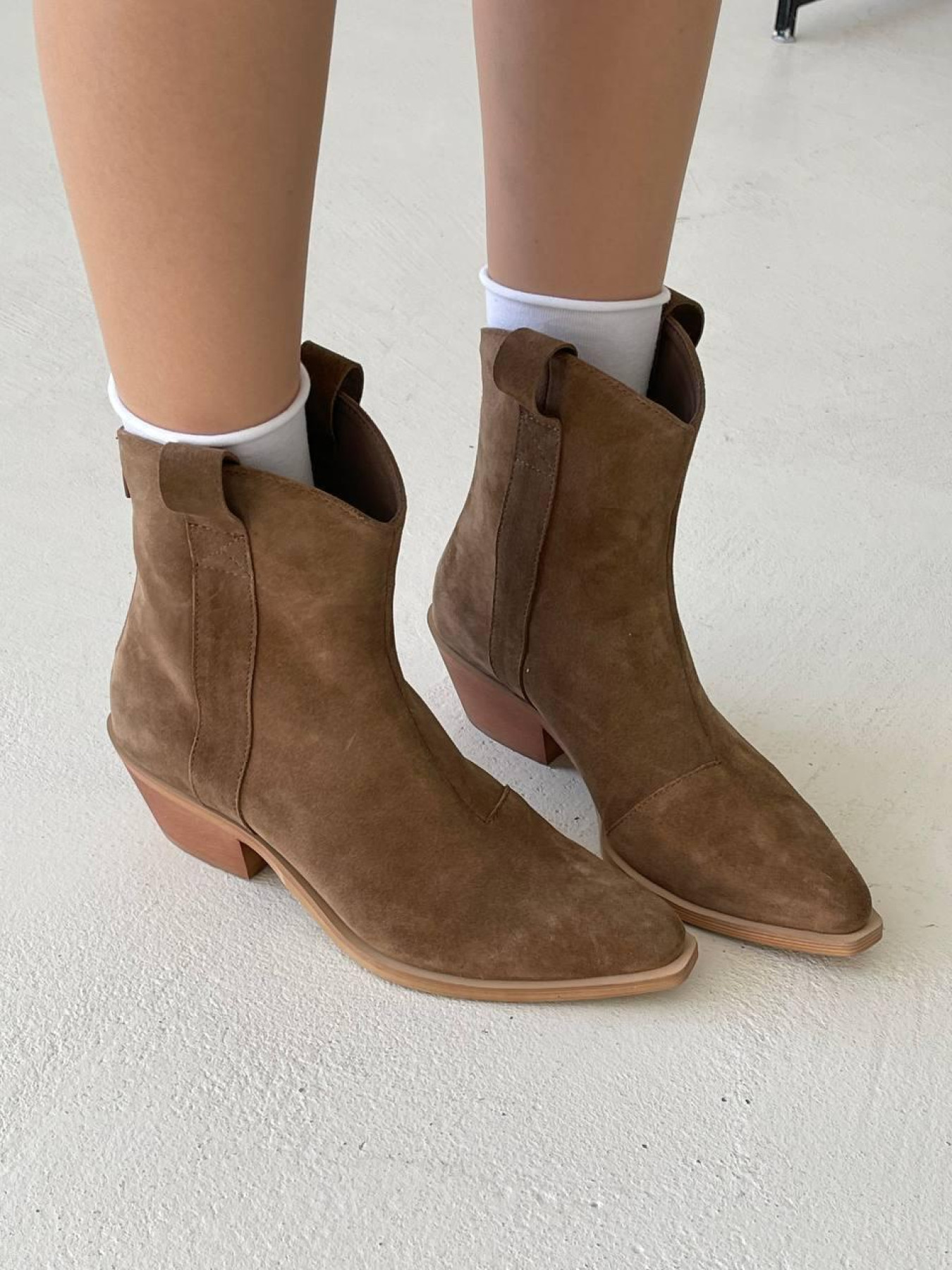 Короткие замшевые казаки на байке дерево (597/10140) модель P_167619-S36_167916 Фото