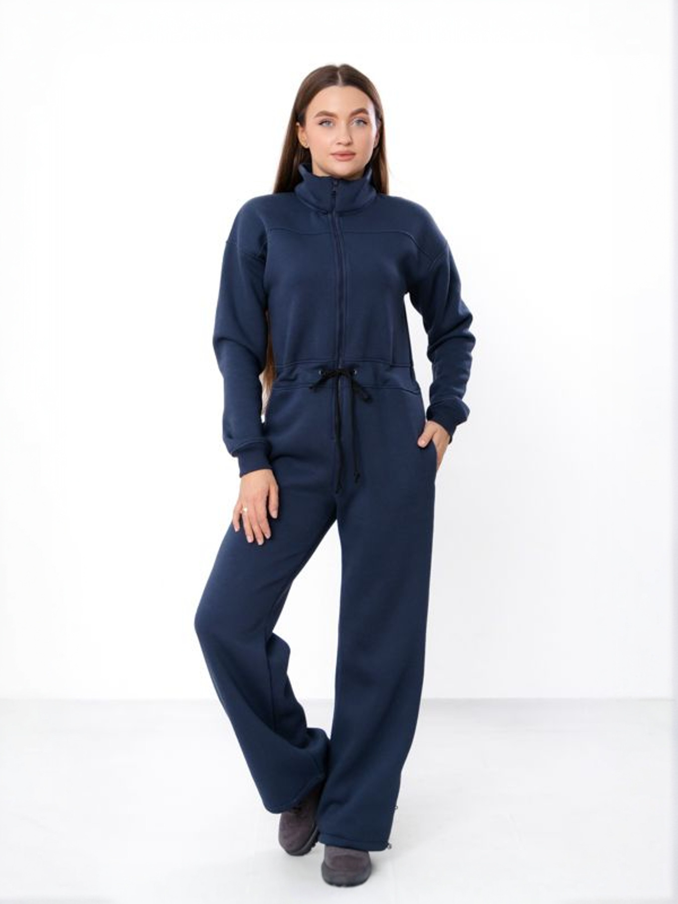 Теплий комбінезон для жінок на блискавці з коміром-стійкою та шнурком на талії, Темно-синій Носи Своє (8443-025) модель 8443-025-sinxo-chornij Теплий комбінезон для жінок на блискавці з коміром-стійкою та шнурком на талії, Темно-синій Носи Своє (8443-025) модель 8443-025-sinxo-chornij Фото