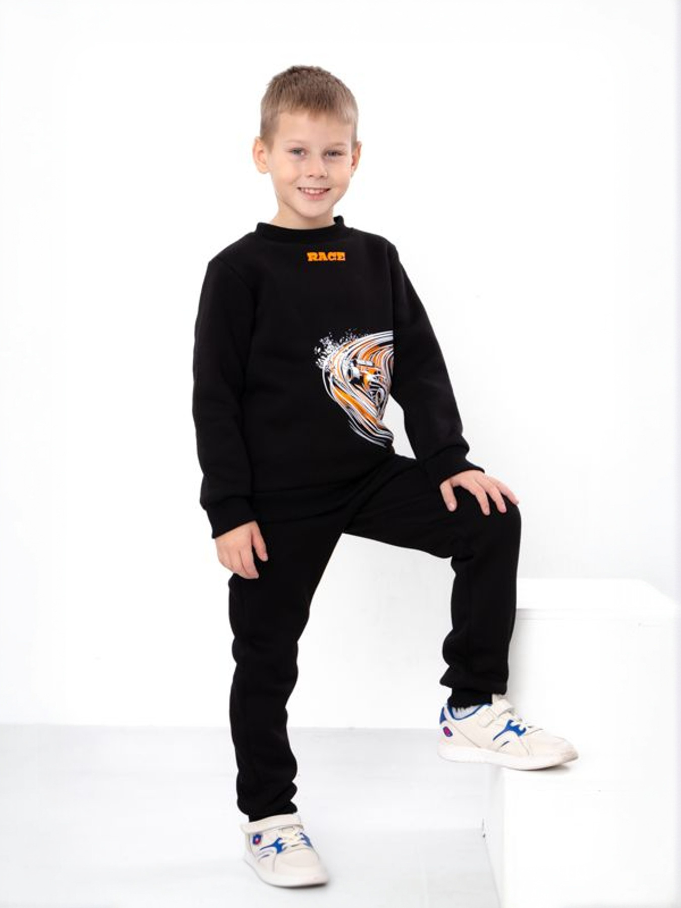 Теплий костюм для хлопчика з принтом Sportcar (світшот та штани), Чорний Носи Своє (6063-025-33-4-1) модель 6063-025-33-4-1-chornij Фото