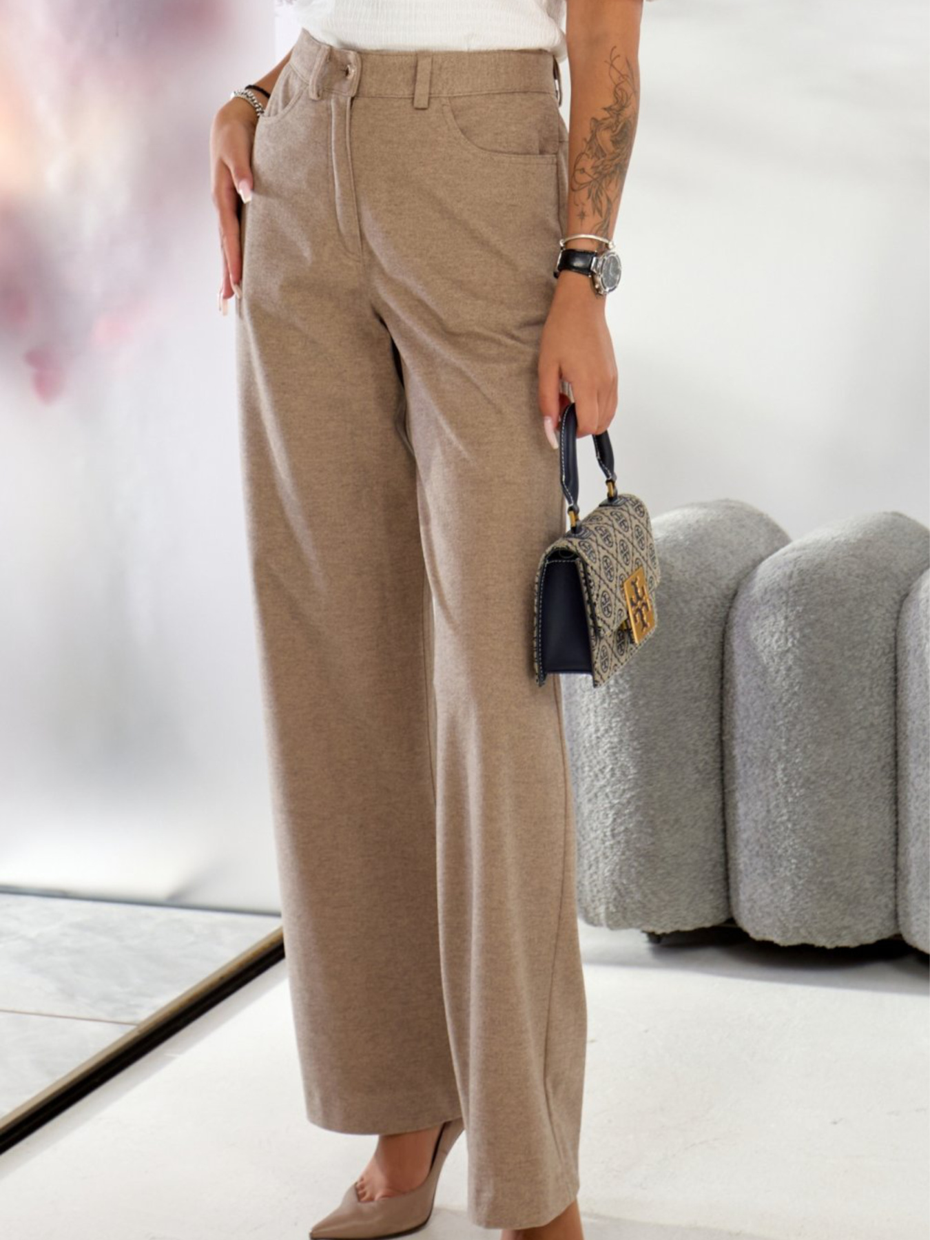 Жіночі теплі брюки прямі від стегна, Бежевий LadyLike (ll236860089) модель ll236860089-bezhevij Фото