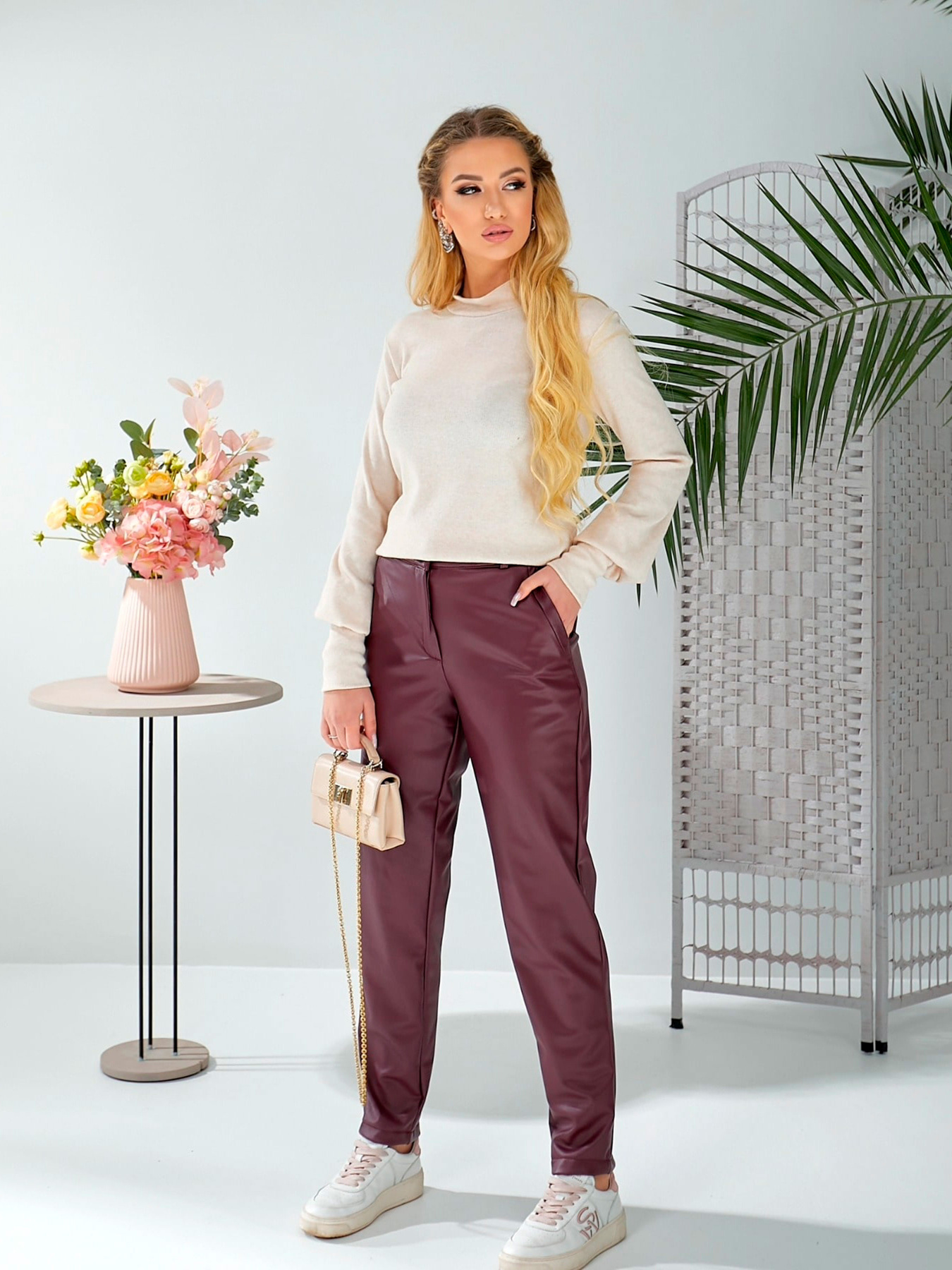 Жіночий теплий гольф з трикотажу ангора, Бежевий LadyLike (ll49880089) модель ll49880089-bezhevij Фото