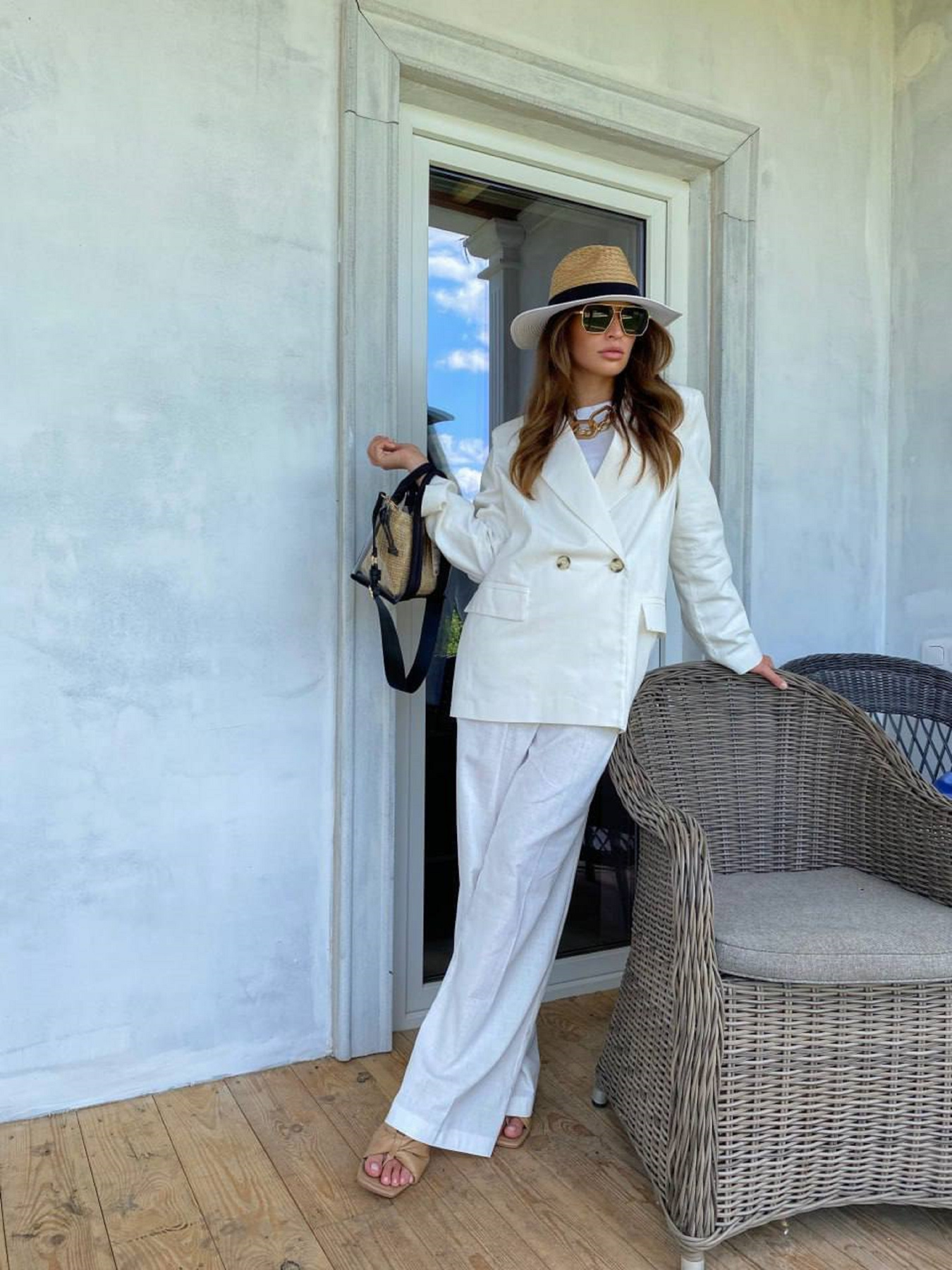 Жіночий класичний костюм AMOUR (піджак + брюки), Білий Milirud (mil444) модель mil444-blij Фото