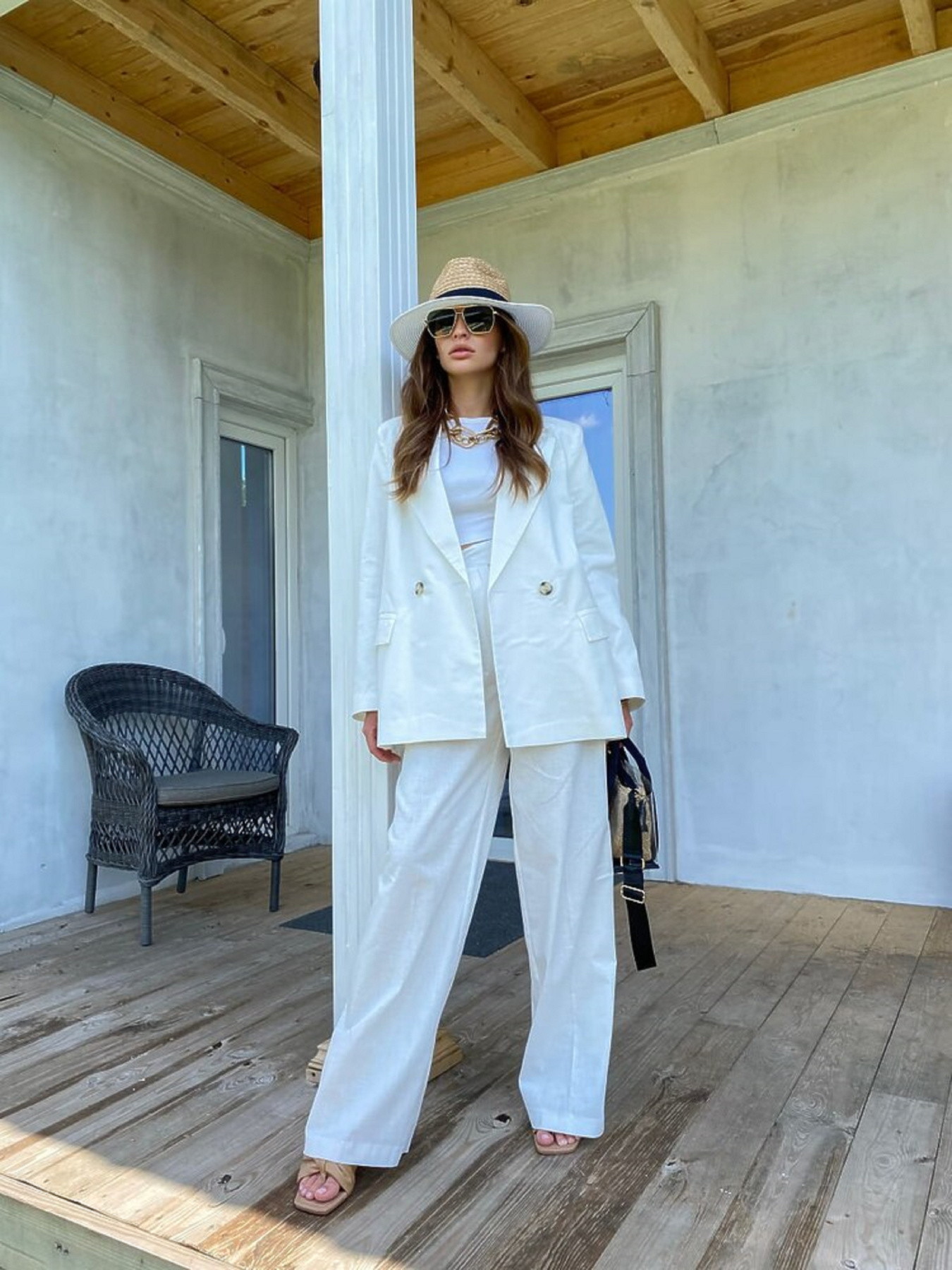 Жіночий класичний костюм AMOUR (піджак + брюки), Білий Milirud (mil444) модель mil444-blij Фото