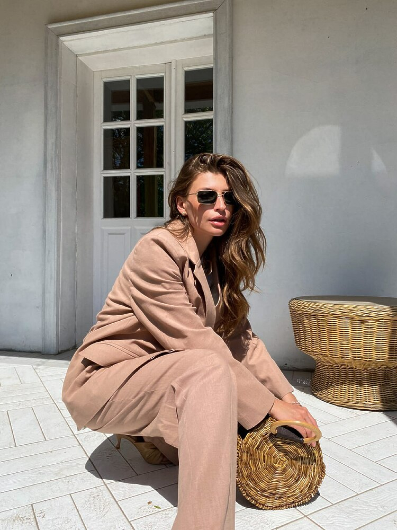 Жіночий класичний костюм AMOUR (піджак + брюки), Бежевий Milirud (mil444) модель mil444-bezhevij Фото