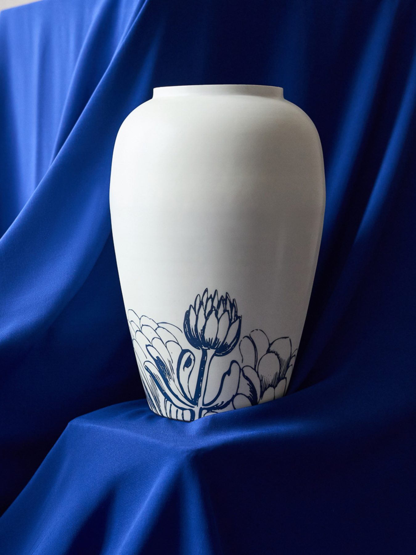 Ваза "Елізіум" залізна біло-золотиста з принтом MBM HOME модель VB-01 PRINT/GOLD Фото