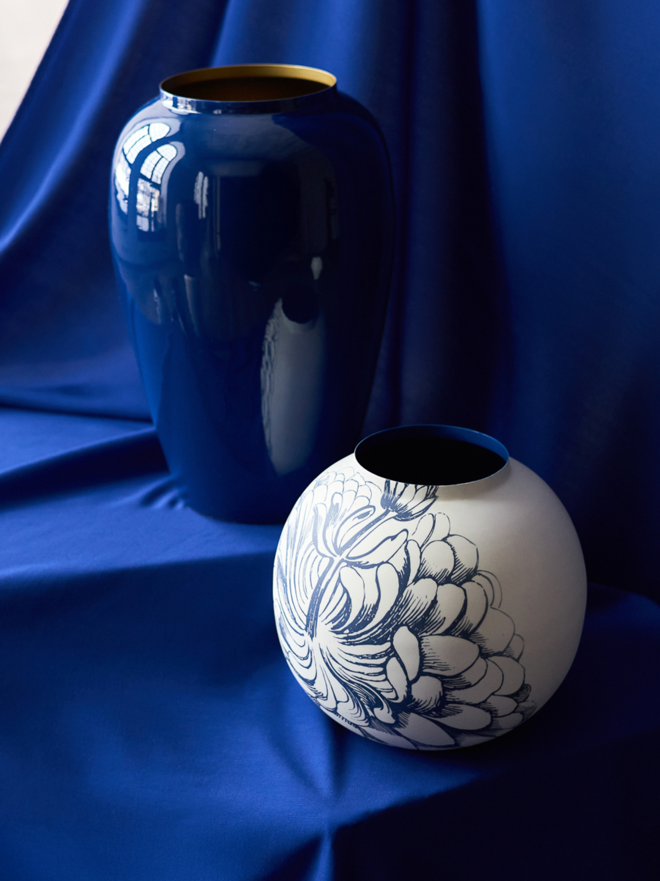 Ваза "Элизиум" железная бело-синяя с принтом MBM HOME модель VB-02 PRINT/DEEP BLUE Фото