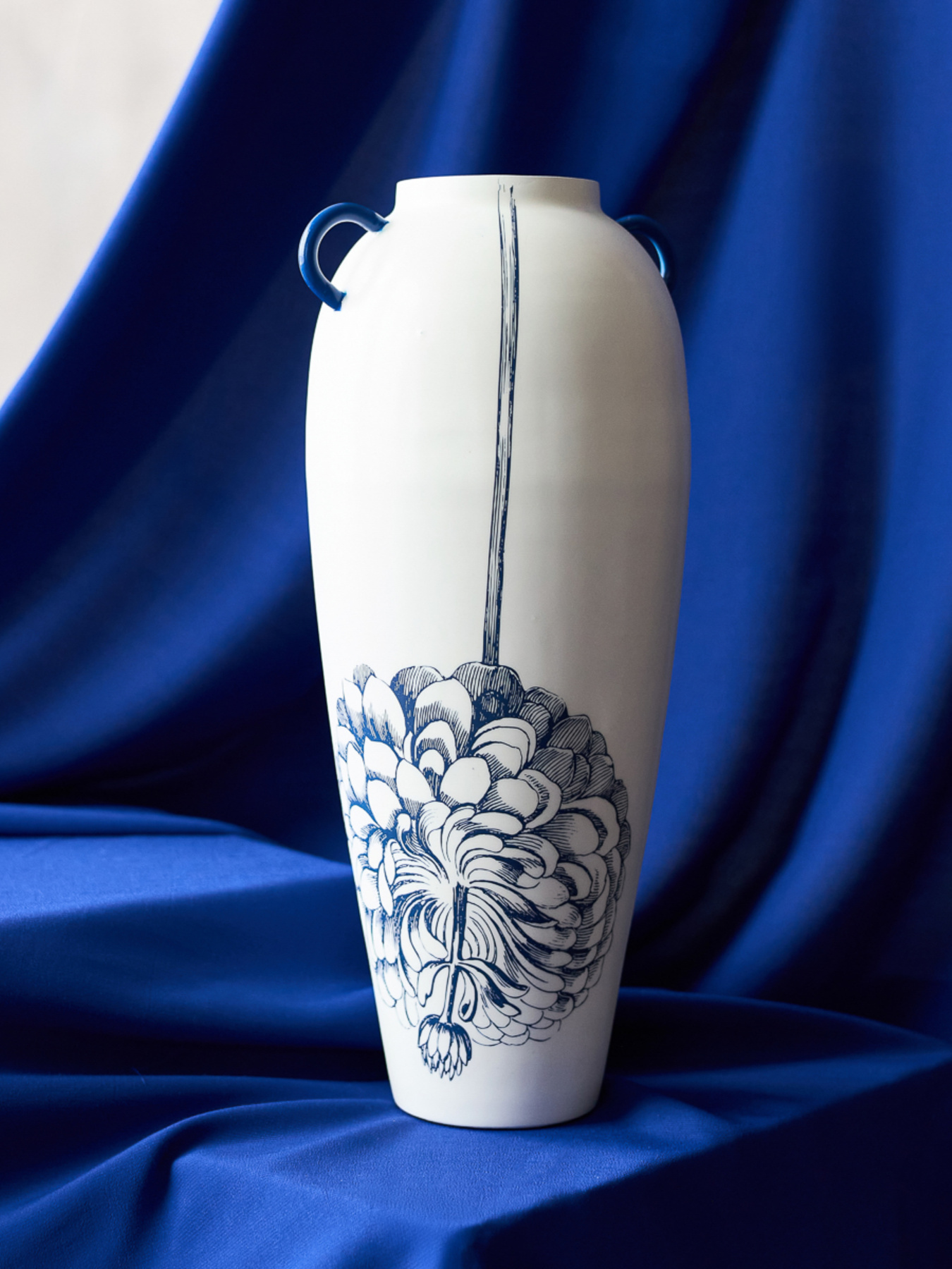 Ваза "Елізіум" залізна біло-синя з принтом MBM HOME модель VB-03 PRINT/DEEP BLUE Фото