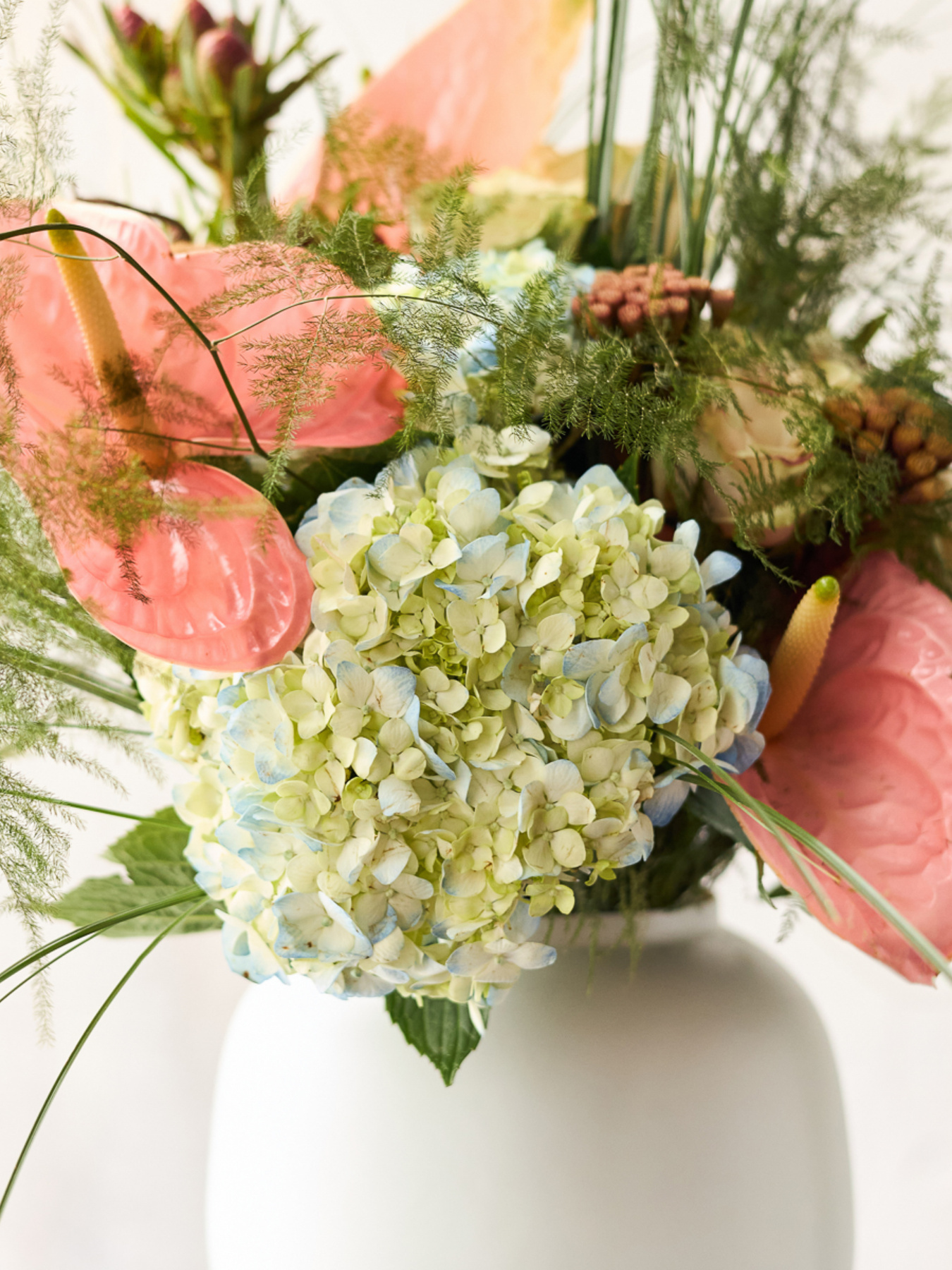 Ваза "Элизиум" железная белая с золотистым модель VB-04 WHITE/GOLD Фото