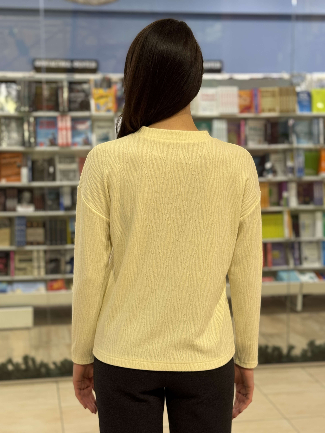 Джемпер цвета айвори из фактурного трикотажа 1349 модель 1349 Фото