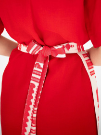 Фартух-передник з китицями червоний модель 215-25-00red Фото