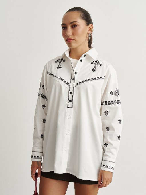 Вышитая рубашка модель RM4294-10-25DB Вышитая рубашка модель RM4294-10-25DB Фото