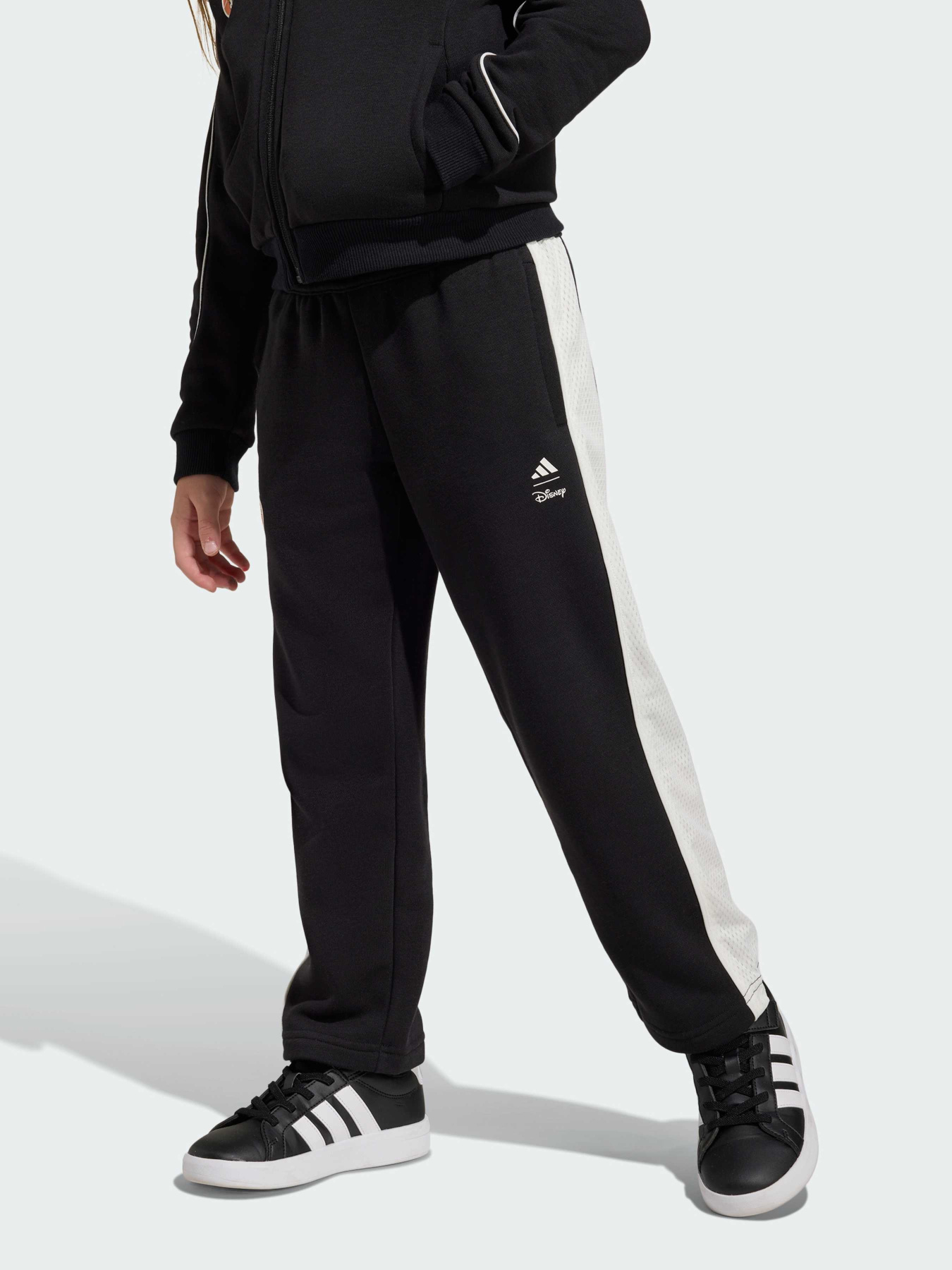 Штани ADIDAS DISNEY MICKEY MOUSE модель JZ7669 Штани ADIDAS DISNEY MICKEY MOUSE модель JZ7669 Фото