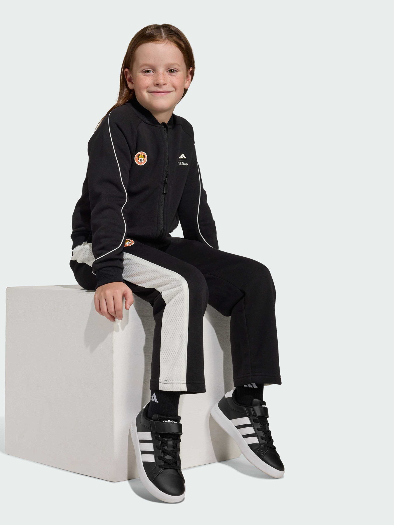 Повсякденні штани Adidas x Disney модель JZ7669 Повсякденні штани Adidas x Disney модель JZ7669 Фото