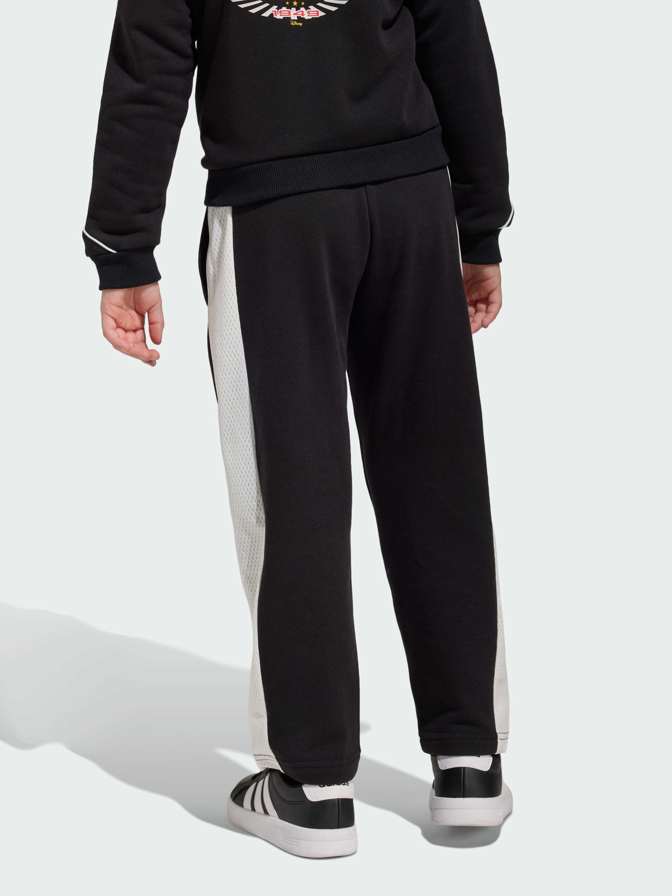 Повсякденні штани Adidas x Disney модель JZ7669 Повсякденні штани Adidas x Disney модель JZ7669 Фото