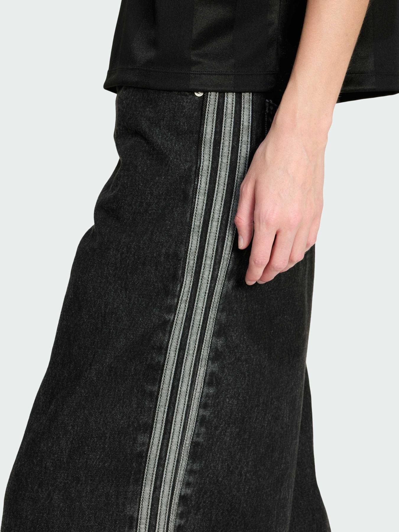 Широкі джинси Adidas Adicolor модель KD2905 Широкі джинси Adidas Adicolor модель KD2905 Фото