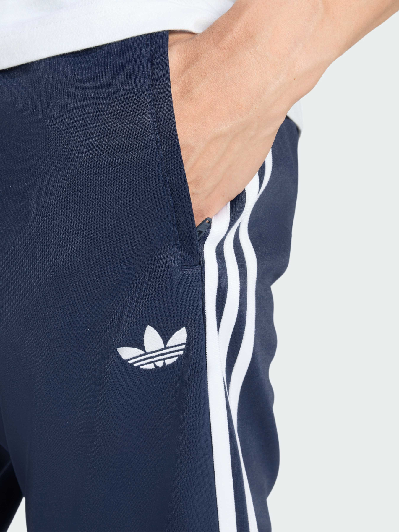 Джоггеры Adidas Adicolor модель KE3516 Джоггеры Adidas Adicolor модель KE3516 Фото