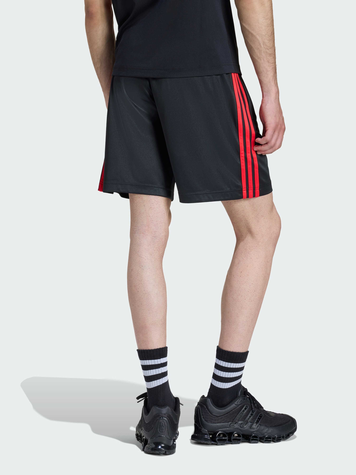 Повседневные шорты Adidas Adicolor модель KD5871 Повседневные шорты Adidas Adicolor модель KD5871 Фото