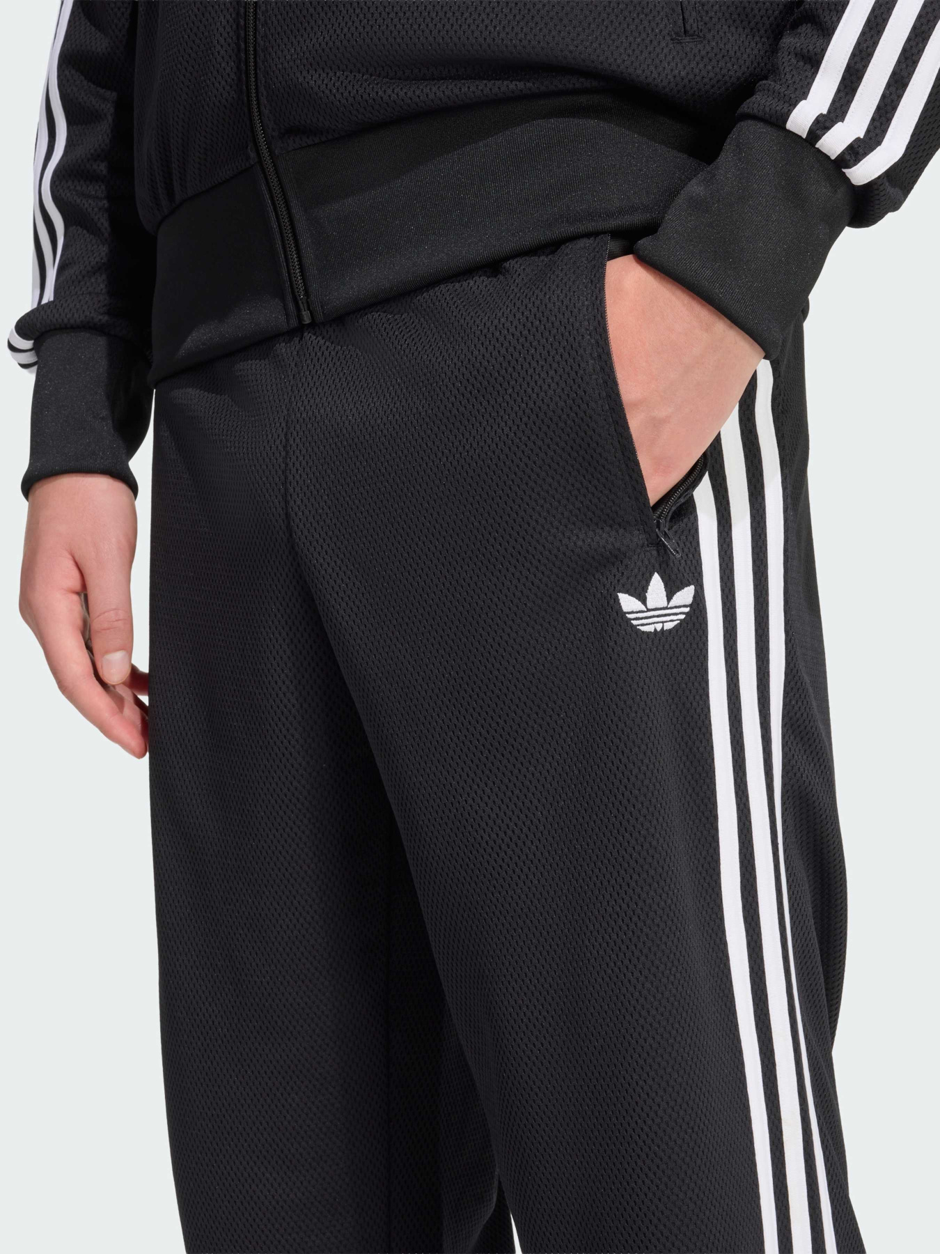 Повседневные штаны Adidas Adicolor модель KE0767 Фото