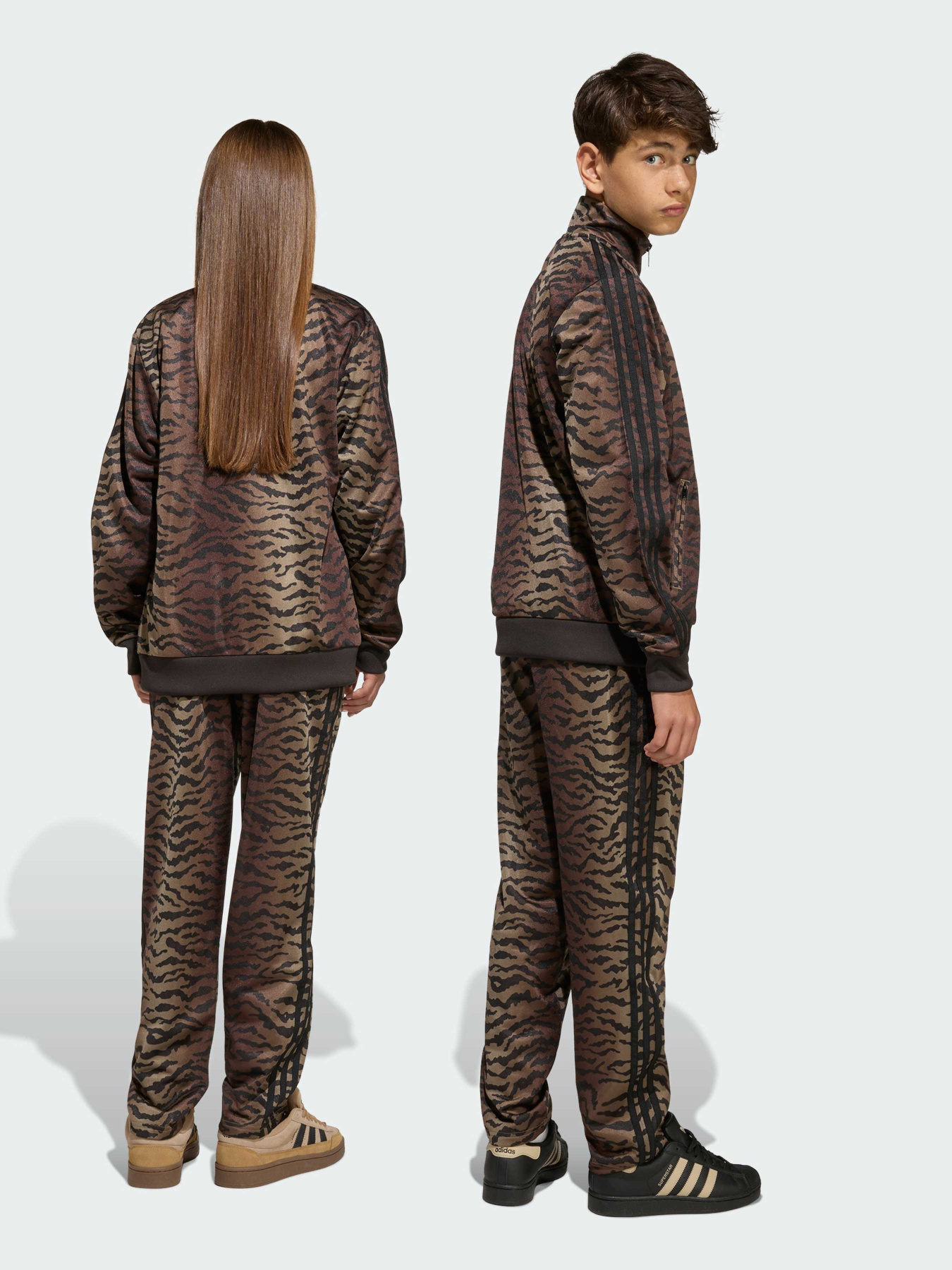 Брюки повседневные Adidas Graphics модель KD3200 Фото