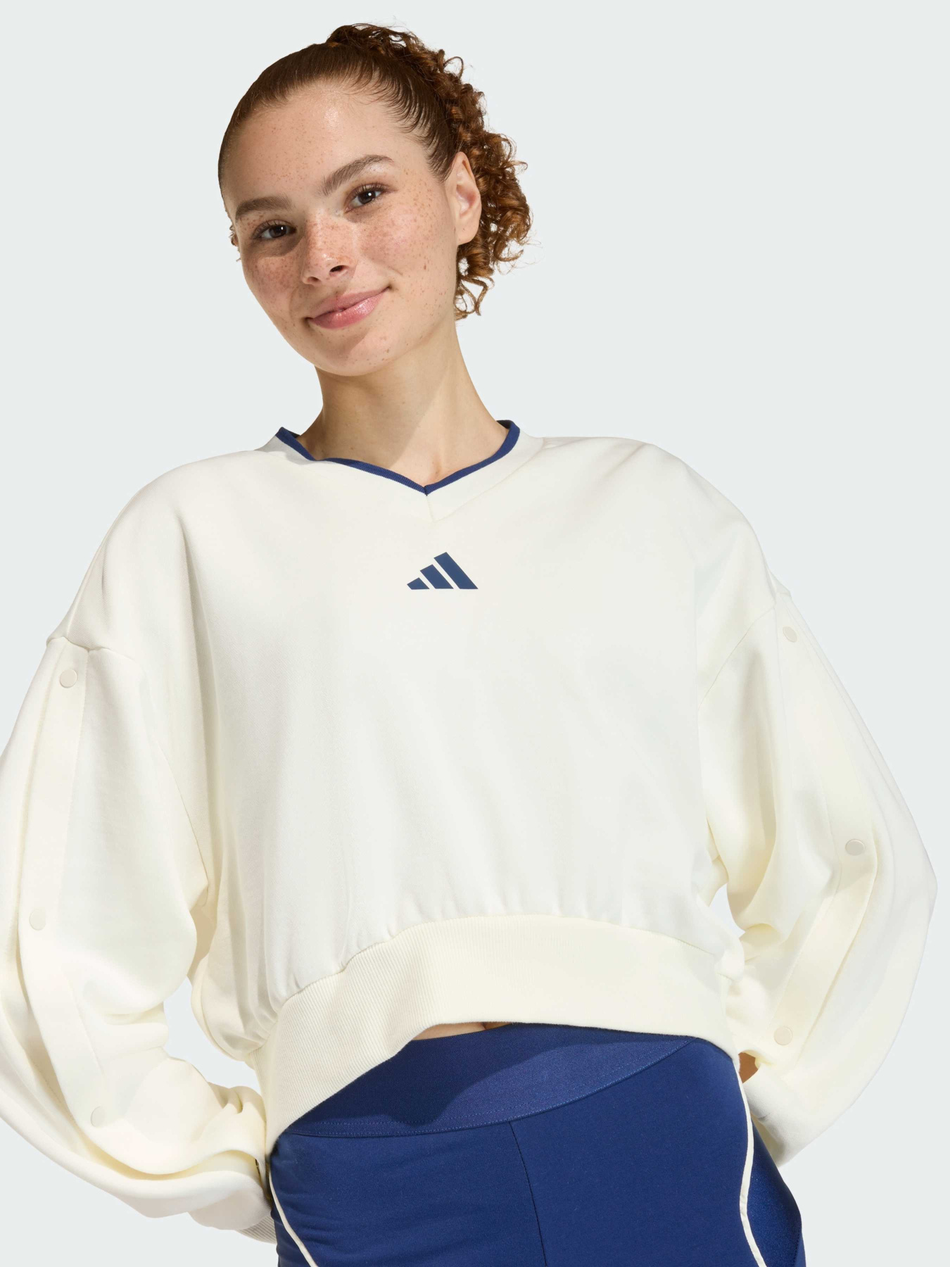 Свитшот Adidas модель JZ1074 Свитшот Adidas модель JZ1074 Фото