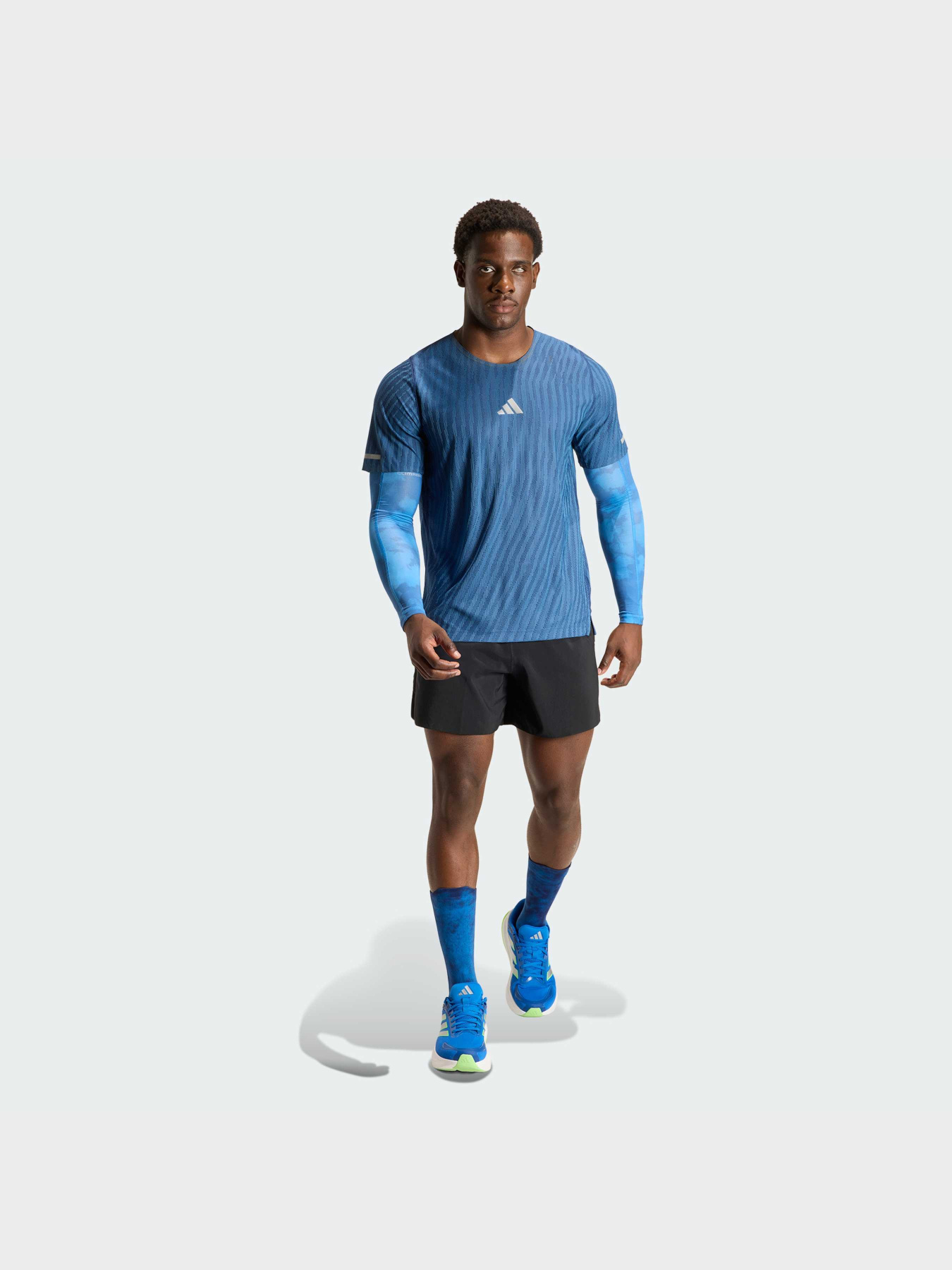 Спортивная футболка Adidas модель JY9744 Спортивная футболка Adidas модель JY9744 Фото