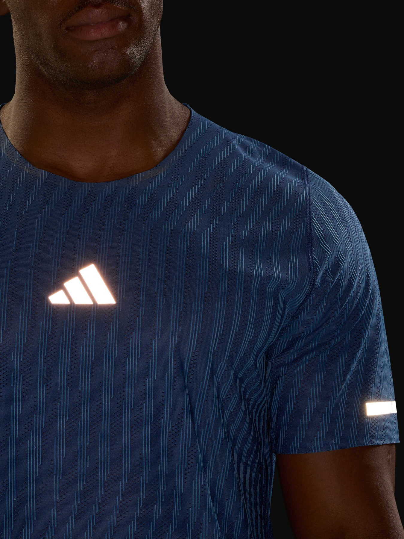 Спортивная футболка Adidas модель JY9744 Спортивная футболка Adidas модель JY9744 Фото