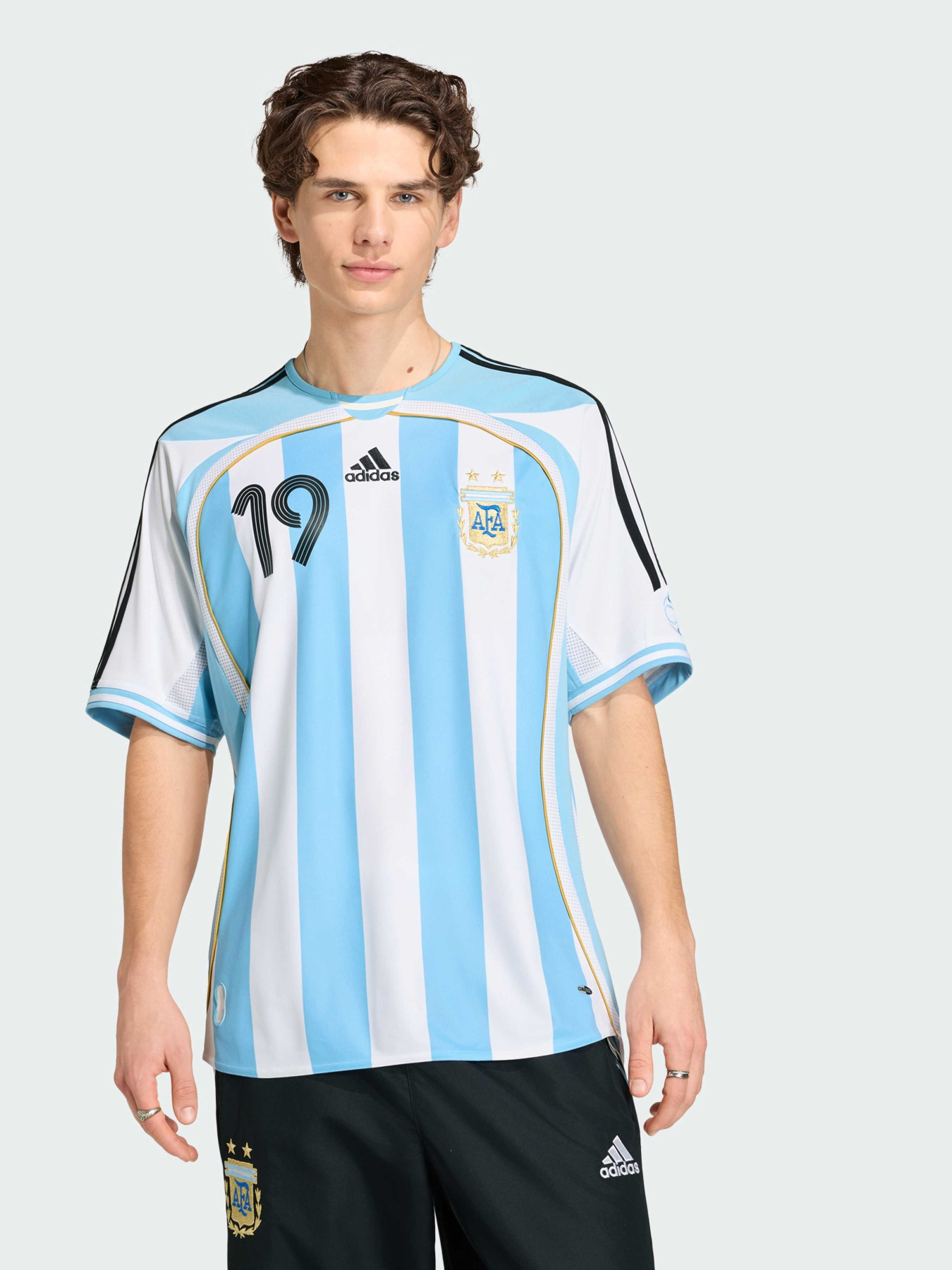 Футболка Adidas модель JN3708 Футболка Adidas модель JN3708 Фото